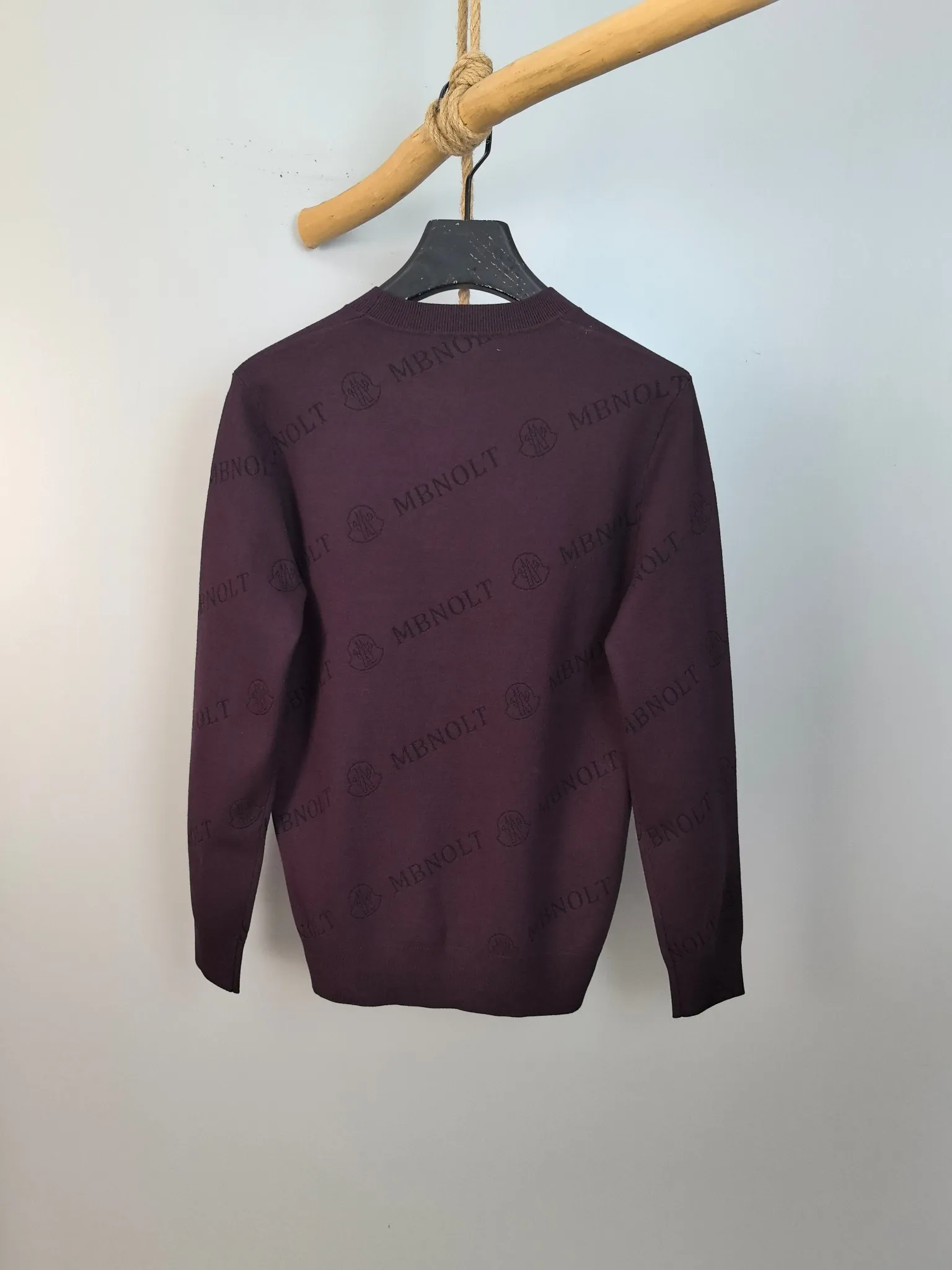 P440 MONCLER 2025 new knitted crew neck sweater, technical wool blended fabric, soft and comfortable, comfortable and breathable upper body, skin-friendly and non-irritating, unique design style, whether worn alone or matched, it is a versatile item, highlighting the personality of young people, extremely high-grade, and handsome upper body! Size: M-3XL