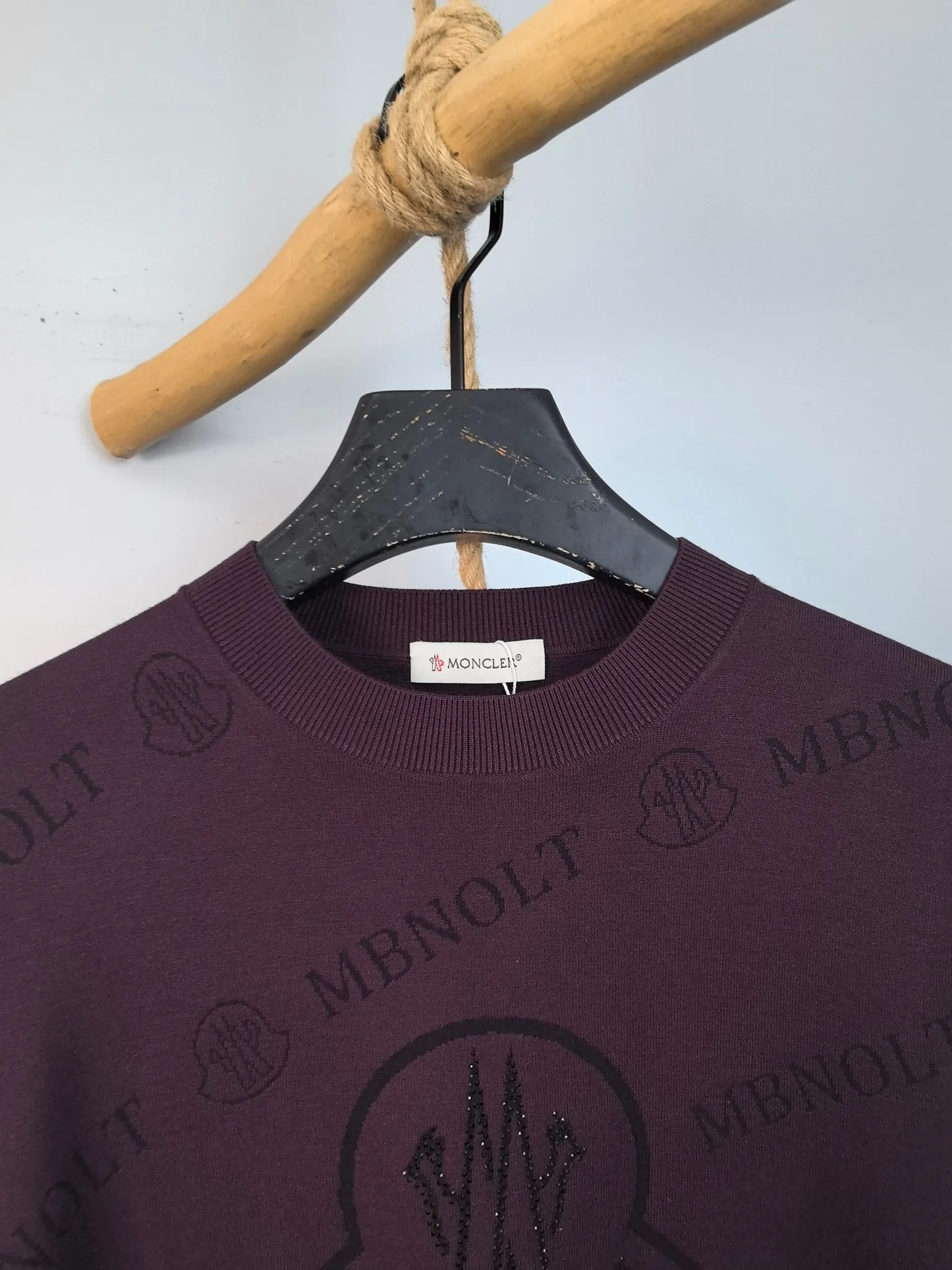 P440 MONCLER 2025 new knitted crew neck sweater, technical wool blended fabric, soft and comfortable, comfortable and breathable upper body, skin-friendly and non-irritating, unique design style, whether worn alone or matched, it is a versatile item, highlighting the personality of young people, extremely high-grade, and handsome upper body! Size: M-3XL