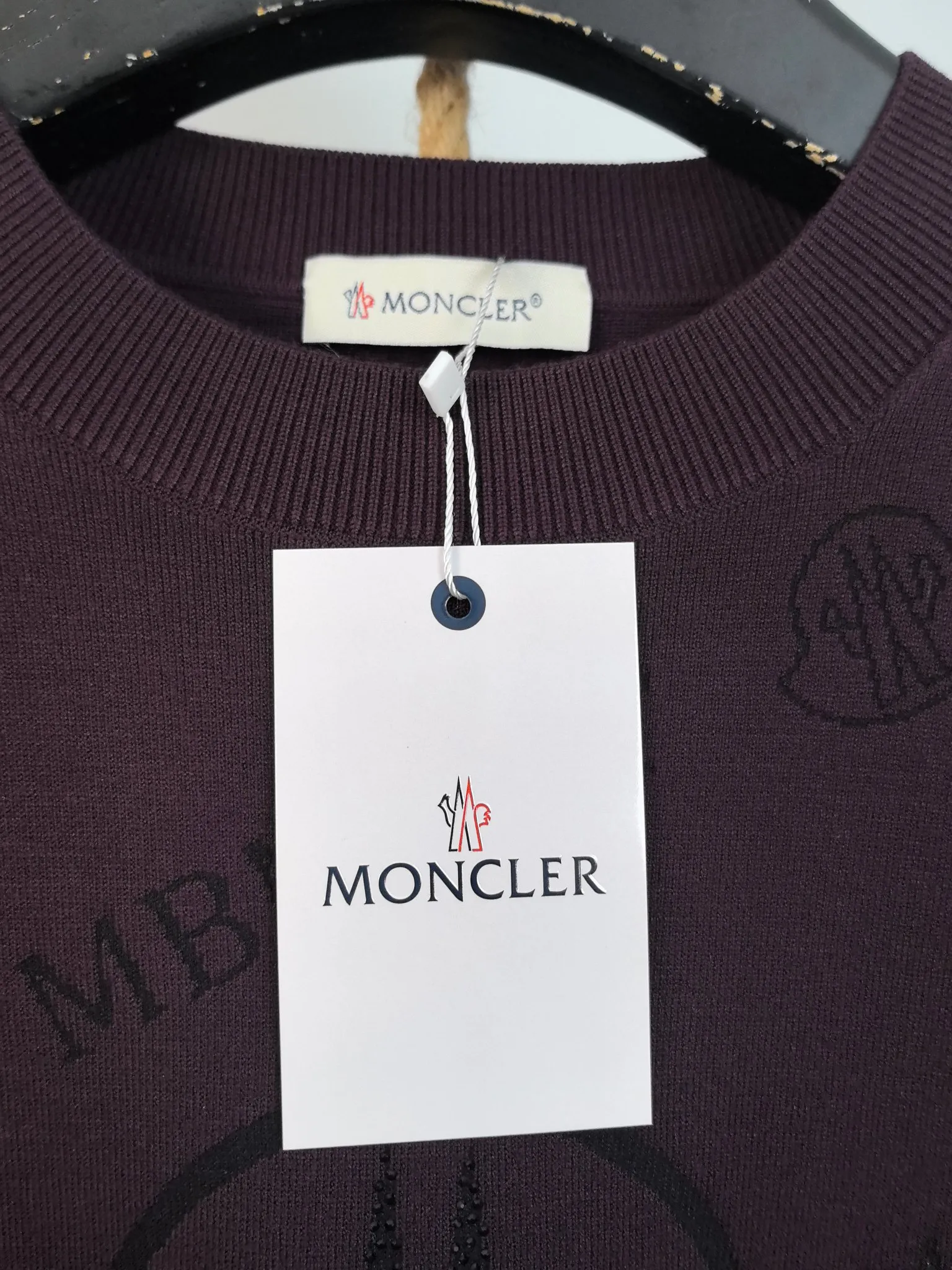 P440 MONCLER 2025 new knitted crew neck sweater, technical wool blended fabric, soft and comfortable, comfortable and breathable upper body, skin-friendly and non-irritating, unique design style, whether worn alone or matched, it is a versatile item, highlighting the personality of young people, extremely high-grade, and handsome upper body! Size: M-3XL
