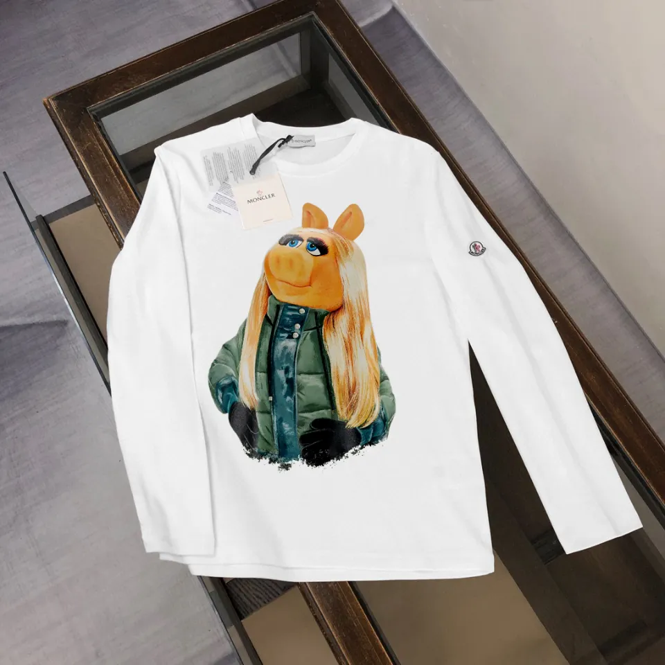 P180, a non-off-the-shelf model, you can trust it. Moncler printed long-sleeved T-shirt, 240g breathable cotton fabric, very soft and comfortable texture, does not shrink, does not deform, does not ball), can be worn alone as a base layer. Original customized accessories, collar label, care mark, hangtag, packaging (perfect details) Color: White Black Size: XS S M L