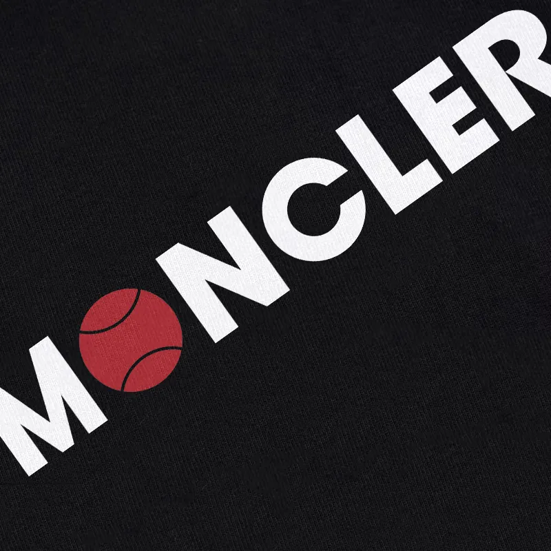 P240 Recommend the most popular Moncler masked 380g printed terry crew neck sweatshirt. Breathable pure cotton fabric. The texture is very soft and comfortable. No shrinkage, no deformation, no pilling). Original customized accessories. Collar label. Wash mark. Hang tag. Packaging (perfect details). Color: White. Black. Size: XS S M L.