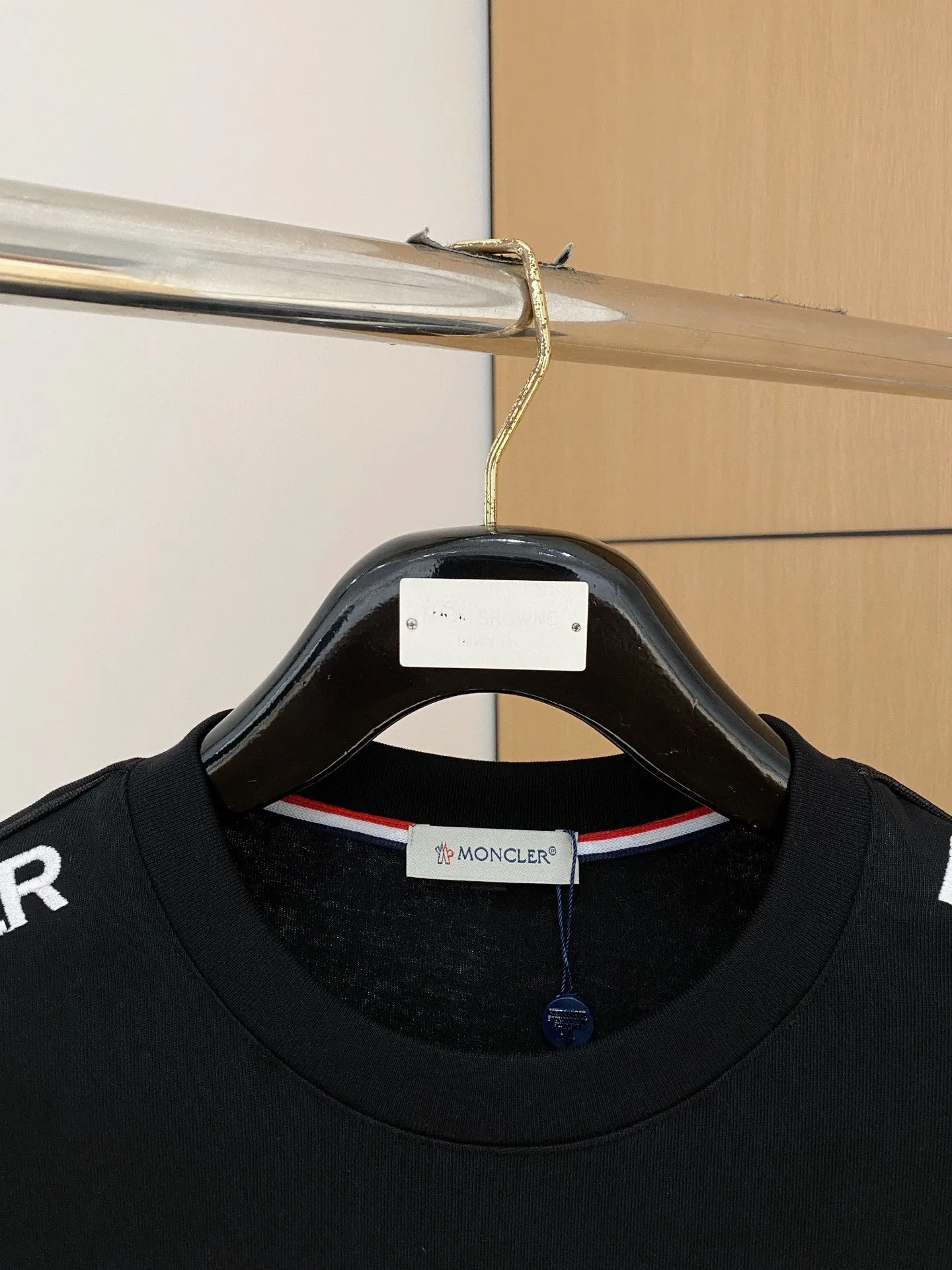 P570 Brand [MONCLER Mouth Covered] 2025 round neck short-sleeved shorts suit. The upper body of pure cotton fabric will not be stuffy. The smooth and comfortable skin-friendly effect is more breathable. The fabric has its own texture. Classic logo technology. A new interpretation from a unique angle. Fashionable and versatile choice! Size: M-3XL (maximum wear: 190 pounds)