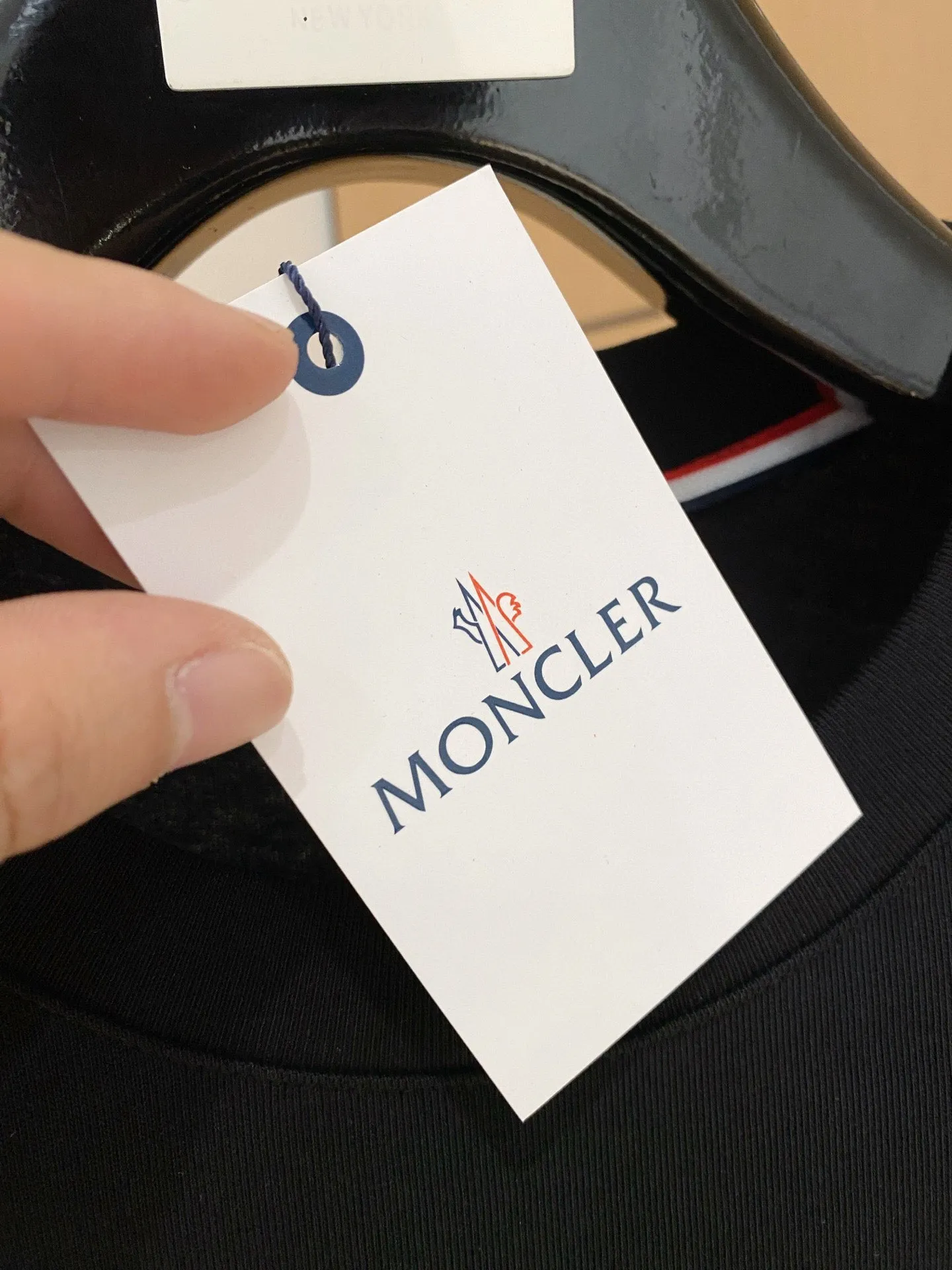 P570 Brand [MONCLER Mouth Covered] 2025 round neck short-sleeved shorts suit. The upper body of pure cotton fabric will not be stuffy. The smooth and comfortable skin-friendly effect is more breathable. The fabric has its own texture. Classic logo technology. A new interpretation from a unique angle. Fashionable and versatile choice! Size: M-3XL (maximum wear: 190 pounds)