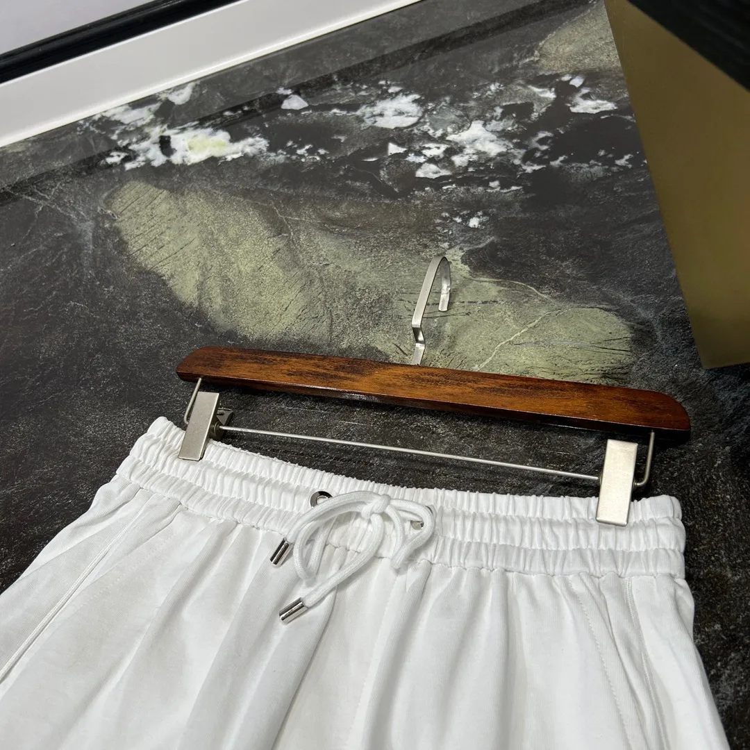 P570 Brand [MONCLER Mouth Covered] 2025 round neck short-sleeved shorts suit. The pure cotton fabric upper body will not be stuffy, the smooth and comfortable skin-friendly effect is more breathable, the fabric has its own texture, classic logo technology, a new interpretation from a unique angle, fashionable and versatile choice! Size: M-3XL (maximum wear: 190 pounds)