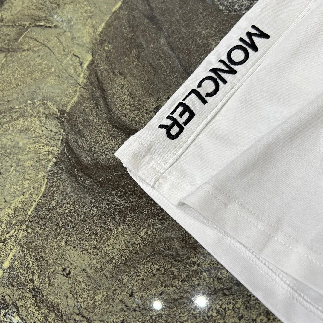 P570 Brand [MONCLER Mouth Covered] 2025 round neck short-sleeved shorts suit. The pure cotton fabric upper body will not be stuffy, the smooth and comfortable skin-friendly effect is more breathable, the fabric has its own texture, classic logo technology, a new interpretation from a unique angle, fashionable and versatile choice! Size: M-3XL (maximum wear: 190 pounds)
