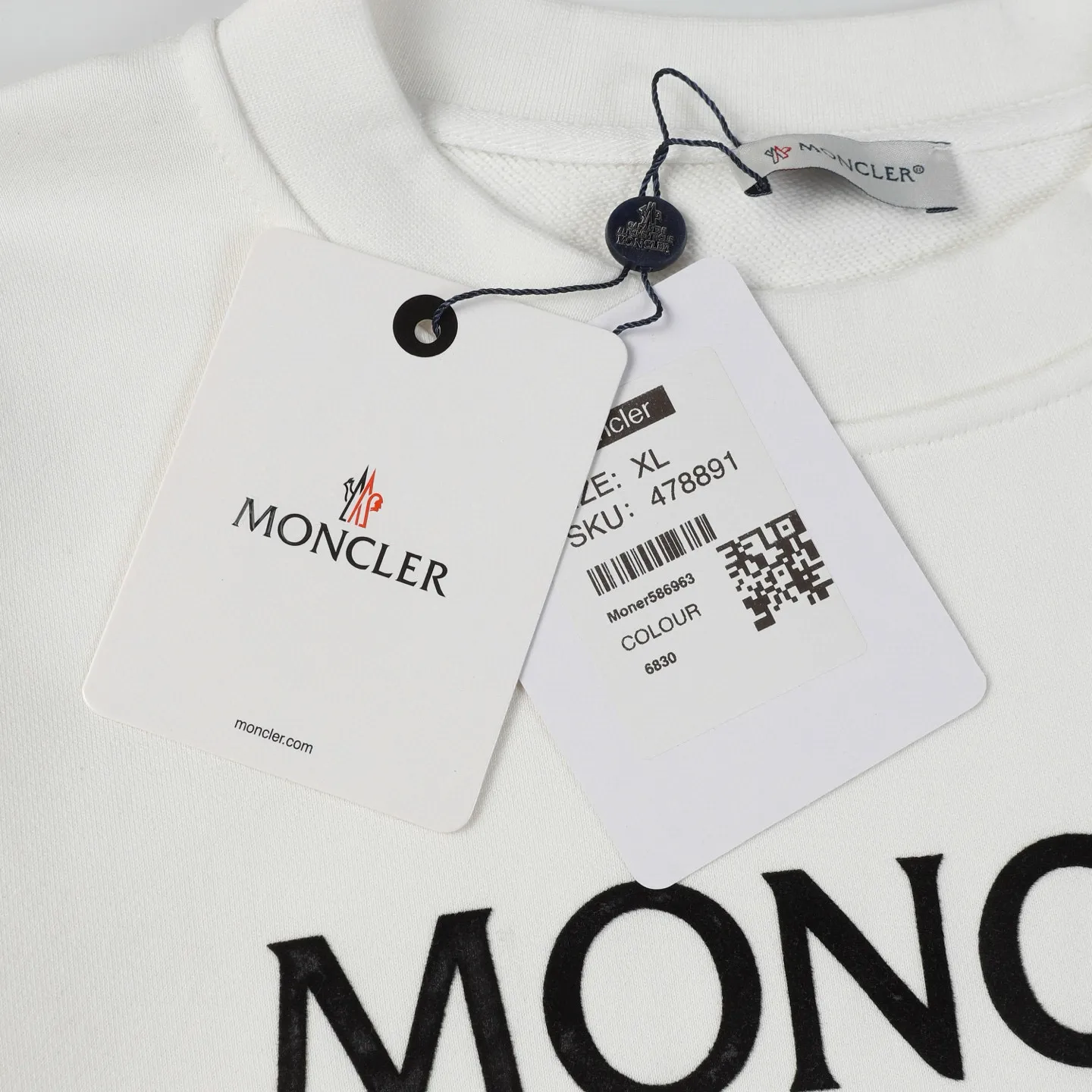 P210 Style number: 852 〈MONCLER〉 Mongolian flocked printed round neck sweatshirt. The price of Mongolian sweatshirt is actually quite advantageous. Anyone who has been to the counter should know that the price of Mongolian sweatshirt is not much cheaper than Gucci Burberry. It is just relatively low-key and unwilling to hype. It is a picture that you want to buy or not. The aloof existence... ✅460g 100% pure cotton wool fabric OS version is too large ✅Matched with the original high weight double yarn thread ✅Correct three-needle and five-thread craftsmanship Chain edge Color: Black White Royal Blue Size S M L