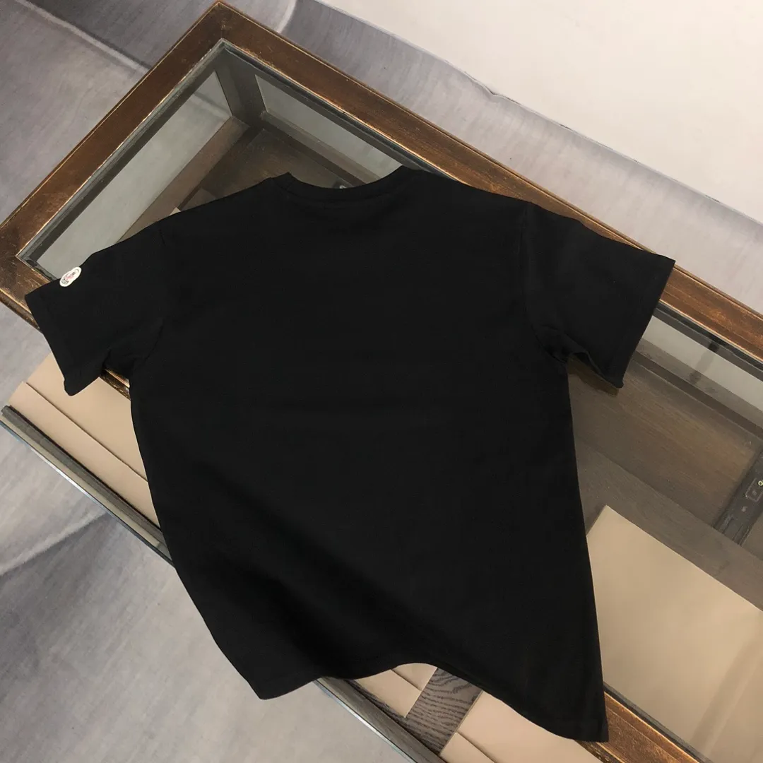 P160 🔥MONCLER The latest short-sleeved T-shirt for couples ~ Brand new element bear print design ~ The fabric upper body is comfortable and breathable, not stiff, slim cut, made of high-end custom-made pure cotton fabric! The upper body is comfortable and stylish, and it can be worn alone as an inner layer. It is a must-have for fashionistas! ! ! Color: black white Size: S～XL (loose version, please state your height and weight when placing an order)