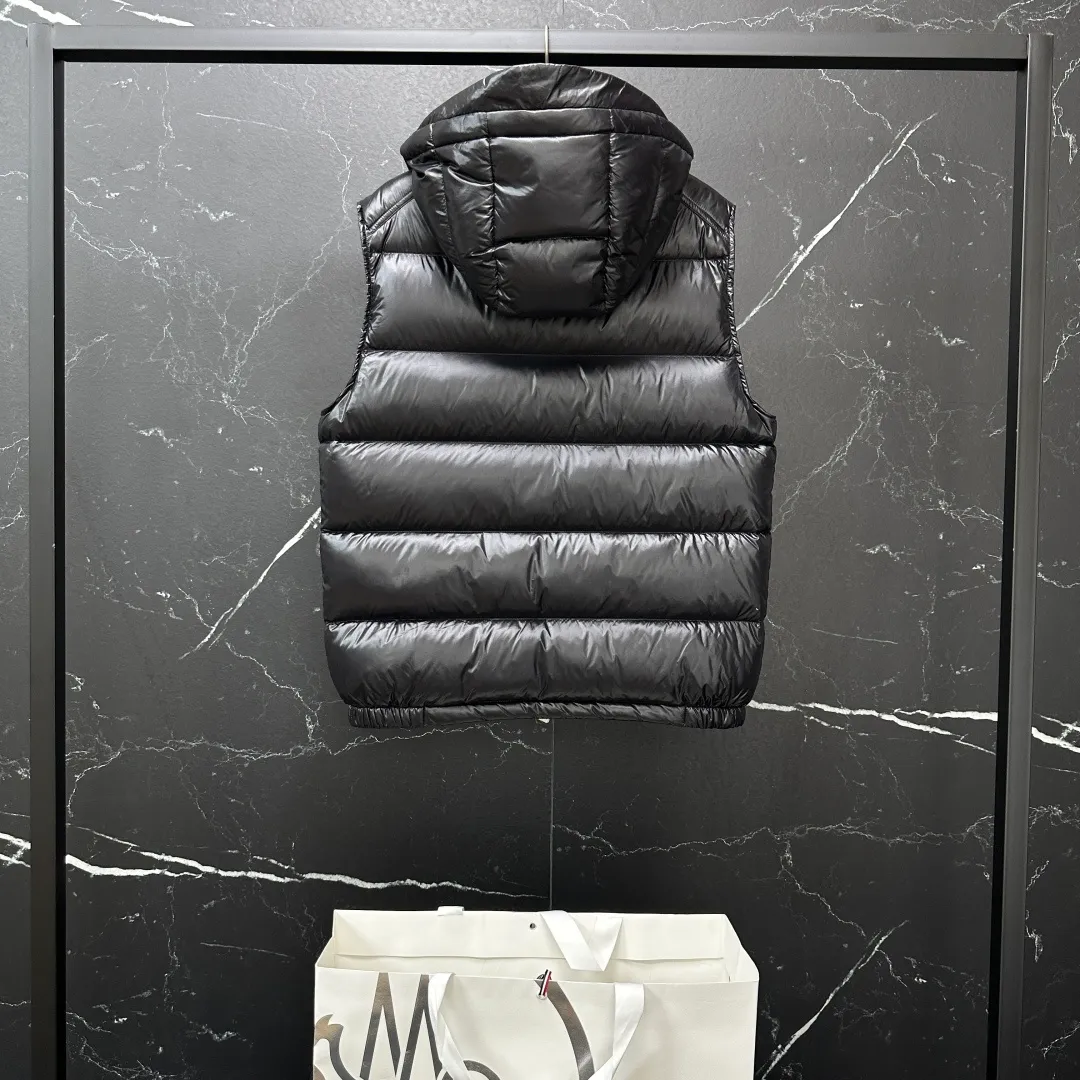 P580 𝑴𝒐𝒏𝒄𝒍𝒆𝒓｜Moncler 𝑩𝒐𝒓𝒎𝒆𝒔 series hooded down vest 040# 𝑺𝑰𝒁𝑬:𝟭# 𝟮# 𝟯# 𝟰# 𝟱# Product color: black