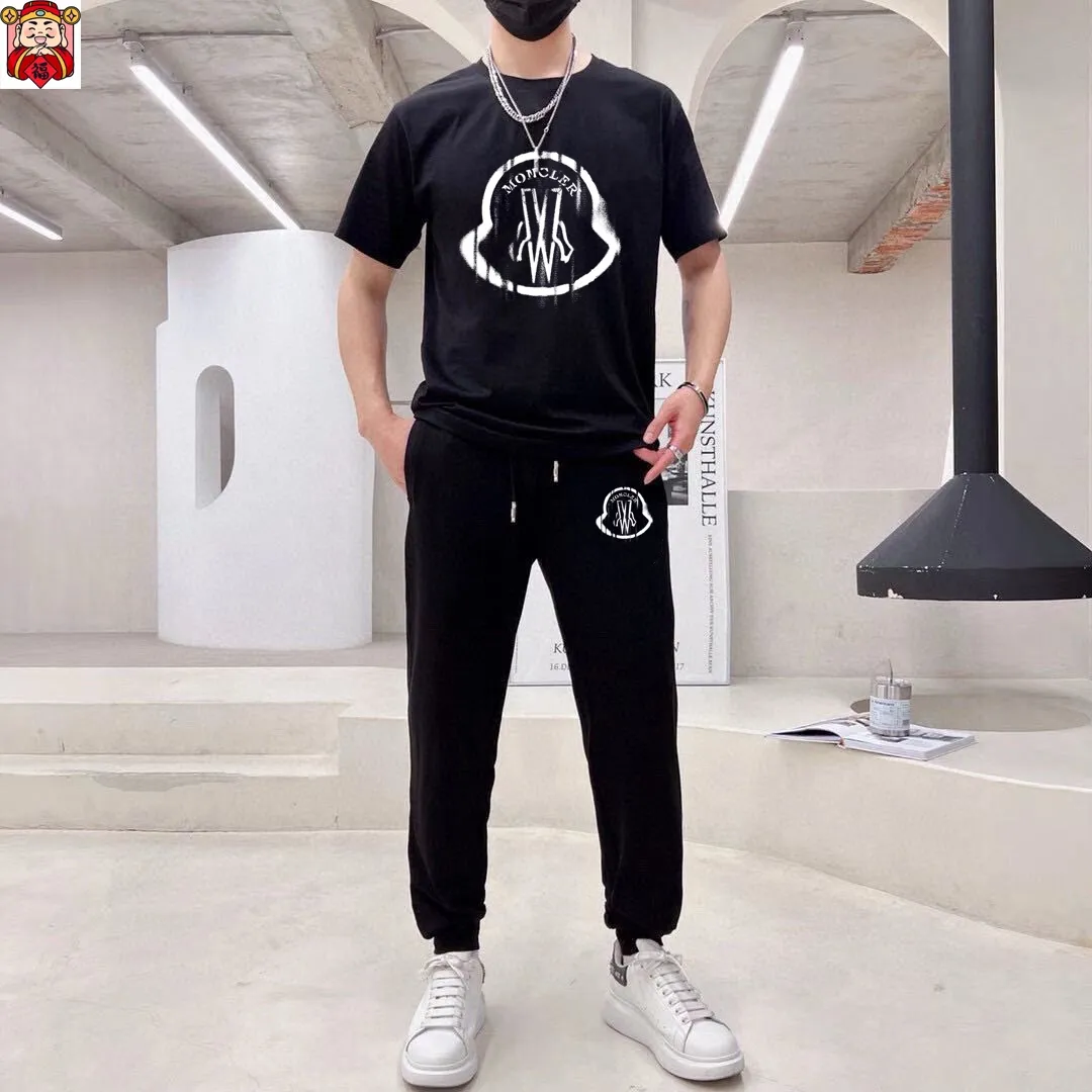P320 [MONCLER] (Fat Man's Gospel) The same style as the 2025 official website. World-renowned luxury brand. Summer men's (double mercerized) high-quality 🐂 suit. It is made of imported original fabrics. It is a trendy style of the season and a versatile hit. Simple and elegant, precise workmanship allows you to be at the top of fashion. Size: M-5XL (can be worn up to 220 pounds)