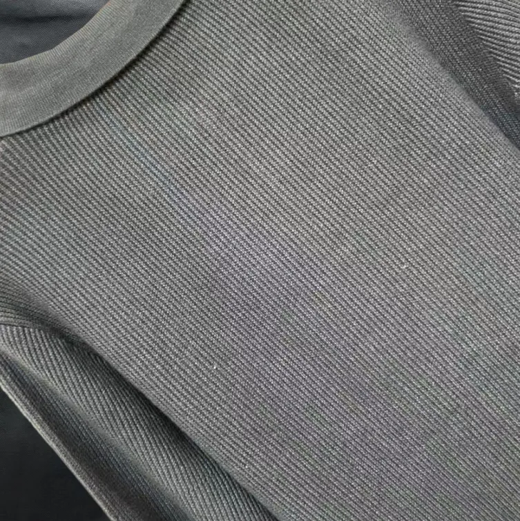 P250 Moncler masked zipper lapel sweater, the latest 2025 casual Polo wool sweater.  The texture is delicate, soft and comfortable, skin-friendly and warm, not easy to deform, simple and high-end style, and the logo on the chest is very exquisite and perfect! The upper body effect is very strong 👍 Color: black, gray Size: S-XL