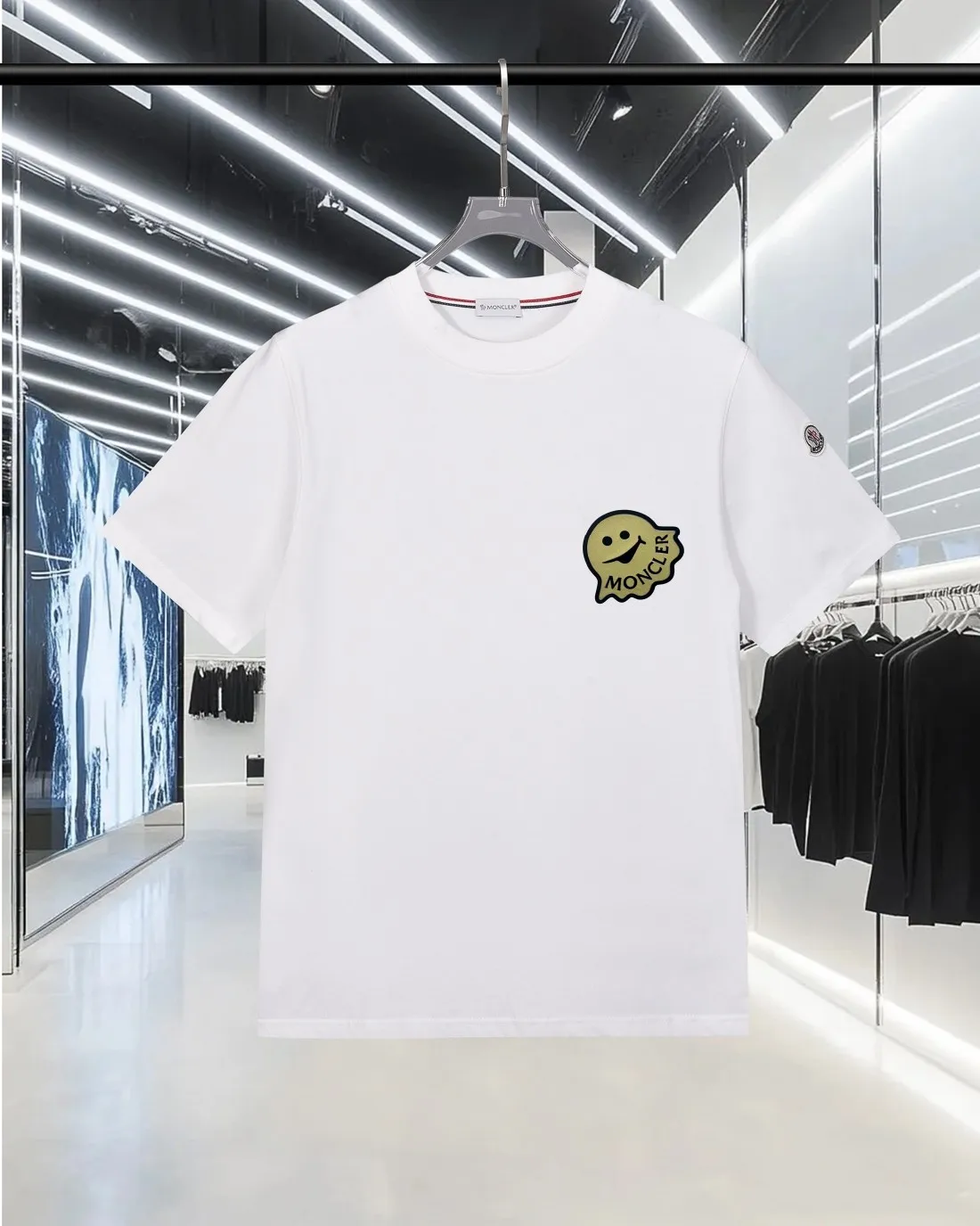 P150 MONCLER/muzzled 300g pure cotton round neck short-sleeved T-shirt. Brand classic. Three-dimensional monster offset letter LOGO embossing process. 2025ss official synchronization. High version. High quality. Fashionable personality. Versatile trend. Pure original quality. Original fabric. Tag. Collar label. Washed wheat. Three labels complete. Color: Black. White. Size: S M L XL XXL