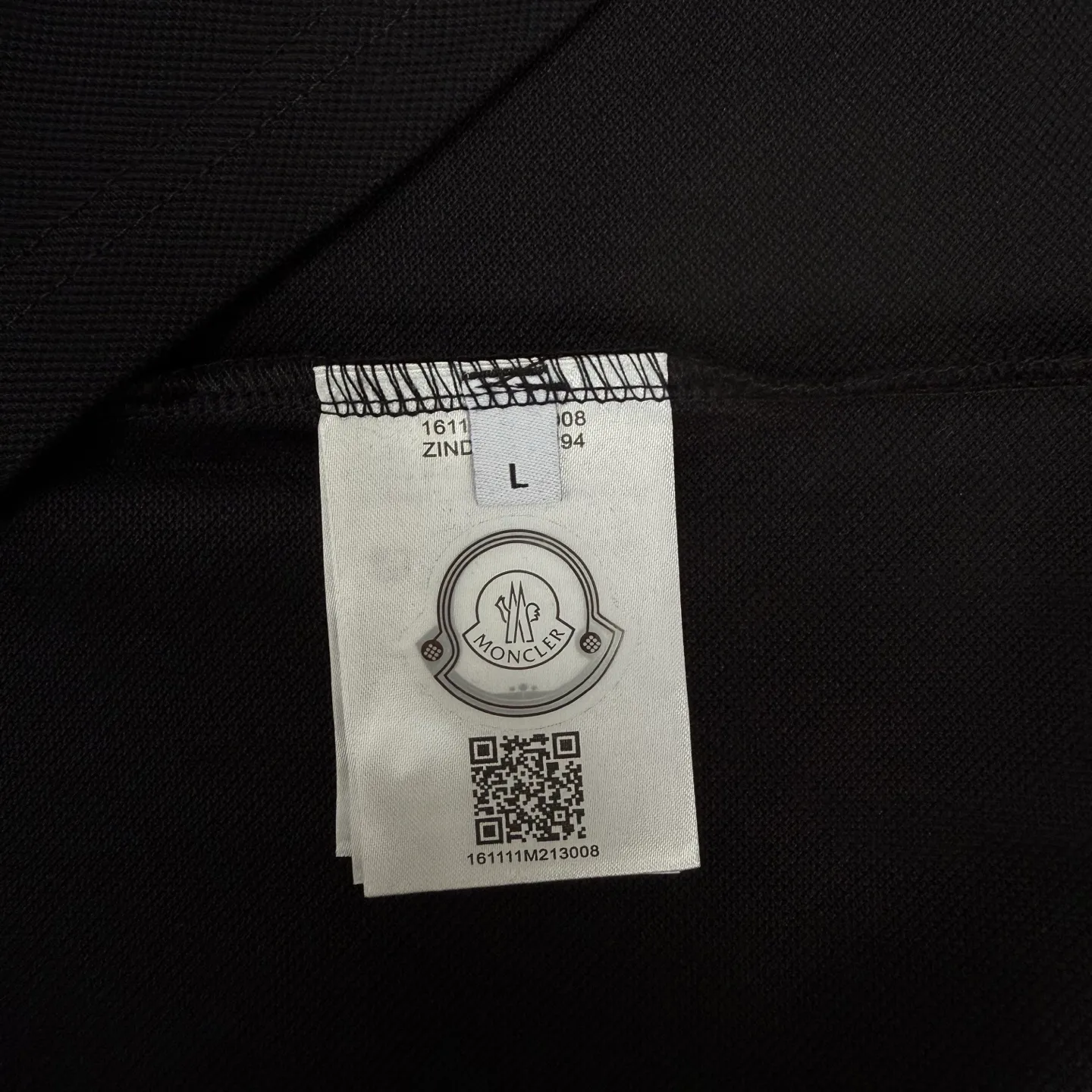 P190 A135 (Long-term replenishment, next day arrival) MONCLER muzzle, hand sleeve webbing badge stitching 2025 new style, custom small letter logo, casual polo shirt short sleeves · Original fabric · High version · High quality contrast-dyed fabric, round neck vertical version, full set of accessories, using autumn pearl pique fabric, original hardware accessories, original factory original label, carefully designed, original custom details restored, rib knitted striped collar.  Complete three standards, non-market ordinary version, free to compare, absolute quality guaranteed, full set of Sydney paper packaging, color: black, white, size: S~XXL