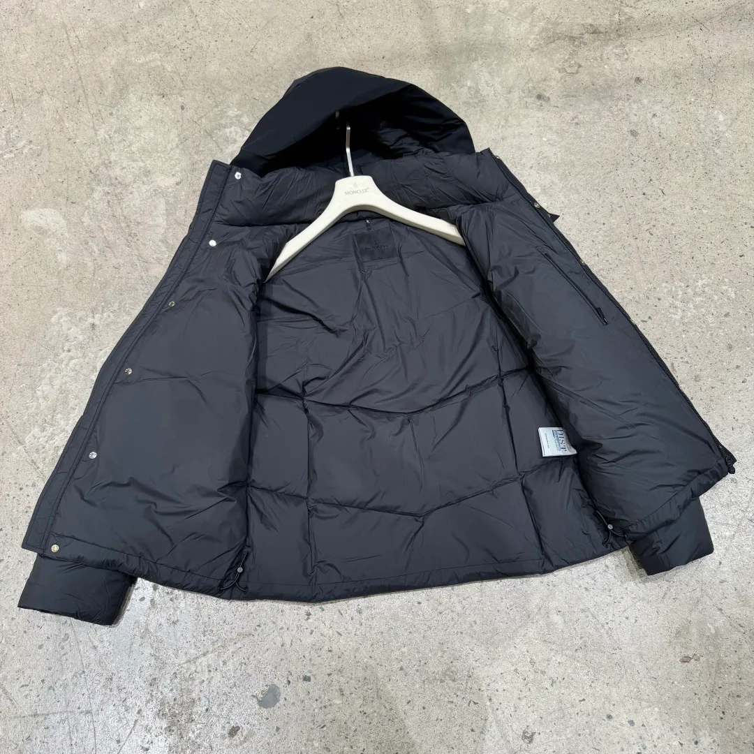 Special grade P1640 𝗠𝗼𝗻𝗰𝗹𝗲𝗿｜Moncler 𝟮𝟬𝟮𝟱new autumn and winter products magnetic buckle goose down down jacket for men and women #T72# 𝗦𝗶𝘇𝗲: 𝟭# 𝟮# 𝟯# 𝟰#𝟱# Product color: black