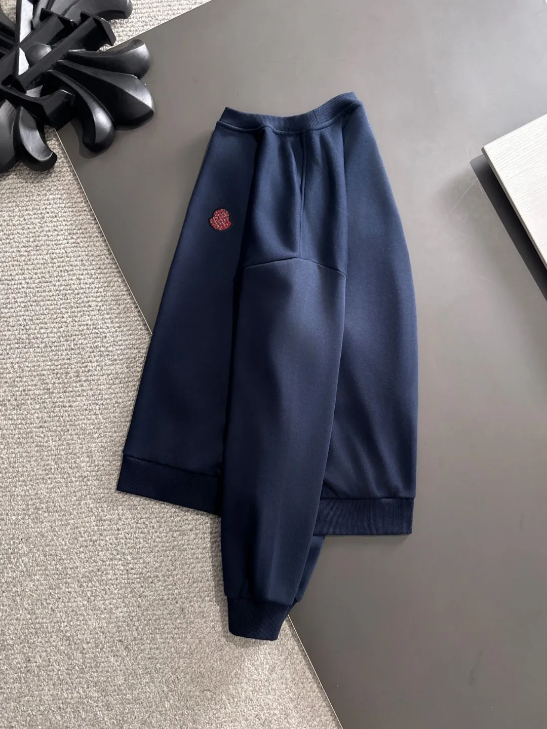 Next day shipping P720 MONCLER/Mongolian high quality 2025 autumn and winter new casual heavy industry suit exclusively developed by yb! High quality production! The top version of the trading company channel order, external orders for imported custom fabrics, high breathability and comfort, impeccable details, absolutely worth buying! This type of suit is also a must-have for lazy people. You don’t have to think about how to match it, you can just get it in one set! Brand element design concept, delicate and soft feel! It presents a casual cut and the upper body shape is great! On sale simultaneously on the official website! From a high-end men's positioning brand, the low-key luxury taste is irresistible! Exquisite workmanship and impeccable quality! The overall style is simple, fashionable and timeless, fully meeting the requirements of stylish and tasteful dressing! Sizes: S to XXL (or state your height and weight when placing an order)