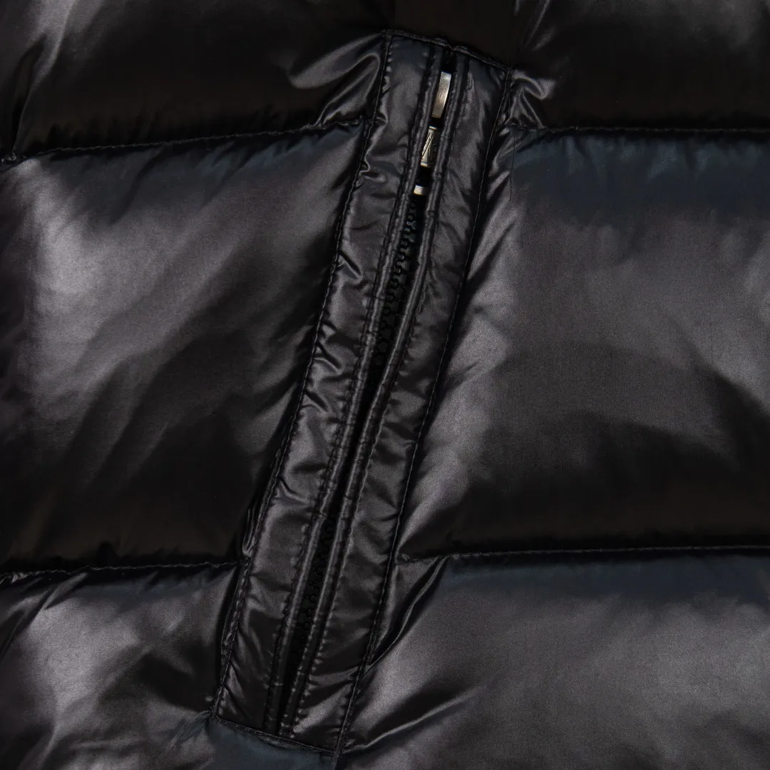 P760 💰zp version [Exclusive supply] New 24maire down ⬆️Moncler Maire women's short down jacket interprets Mayan classics Fabric: Technical nylon lacquer surface Customer-supplied fabric Highly fluffy and over-standard 90 down filling Maire down jacket is specially designed for those who like well-designed basic items. It is a classic Moncler style and a popular product. Made from iconic patented nylon, the Maire down jacket is a classic Moncler womenswear piece, with a short silhouette and timeless design. Made from patented nylon in a comfortable fit, it features a removable hood and performance details for comfort and warmth. ⚠️Made of patented nylon ���️Patented nylon lining ⚠️White goose-filled down ⚠️Detachable hood with snap buttons ⚠️Zip closure Zippered pockets ⚠️Adjustable snap-button sleeves Color: Black White Gray Pink Size: 0 1 2 3 Number: MM10586