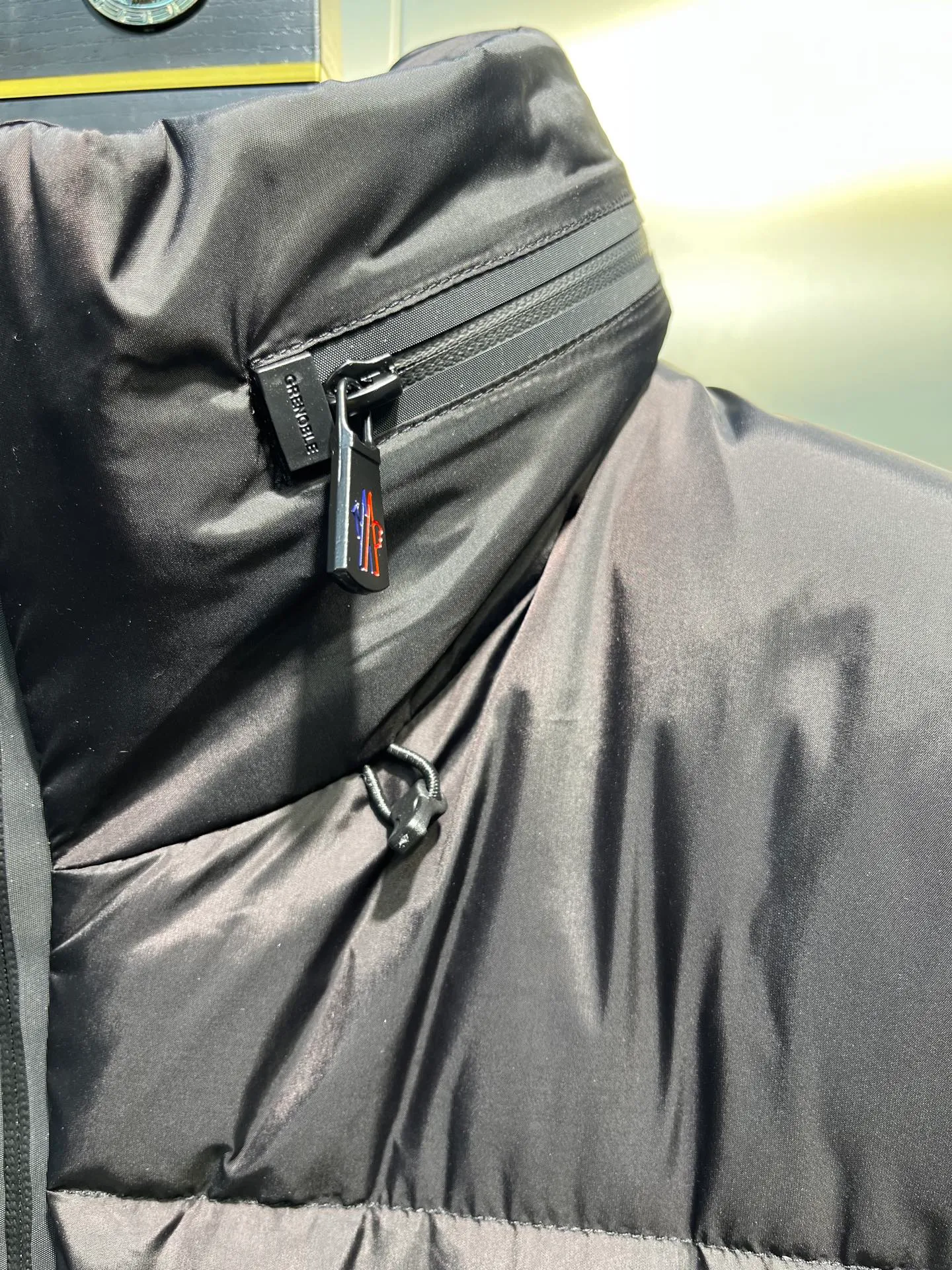 P1000 moncler🌟 2025 autumn and winter new down jacket. Original 1:1 customized hardware accessories, all imported and original customization. Welcome to compare at the counter. Absolutely high quality. Made of top 95 white duck down. Super soft. Full and fluffy. Super heavy work. Fabric workmanship and perfect pattern. Note⚠The fabric is super comfortable. Exclusive model. Non-market goods. Same size for men and women. Size: 12345