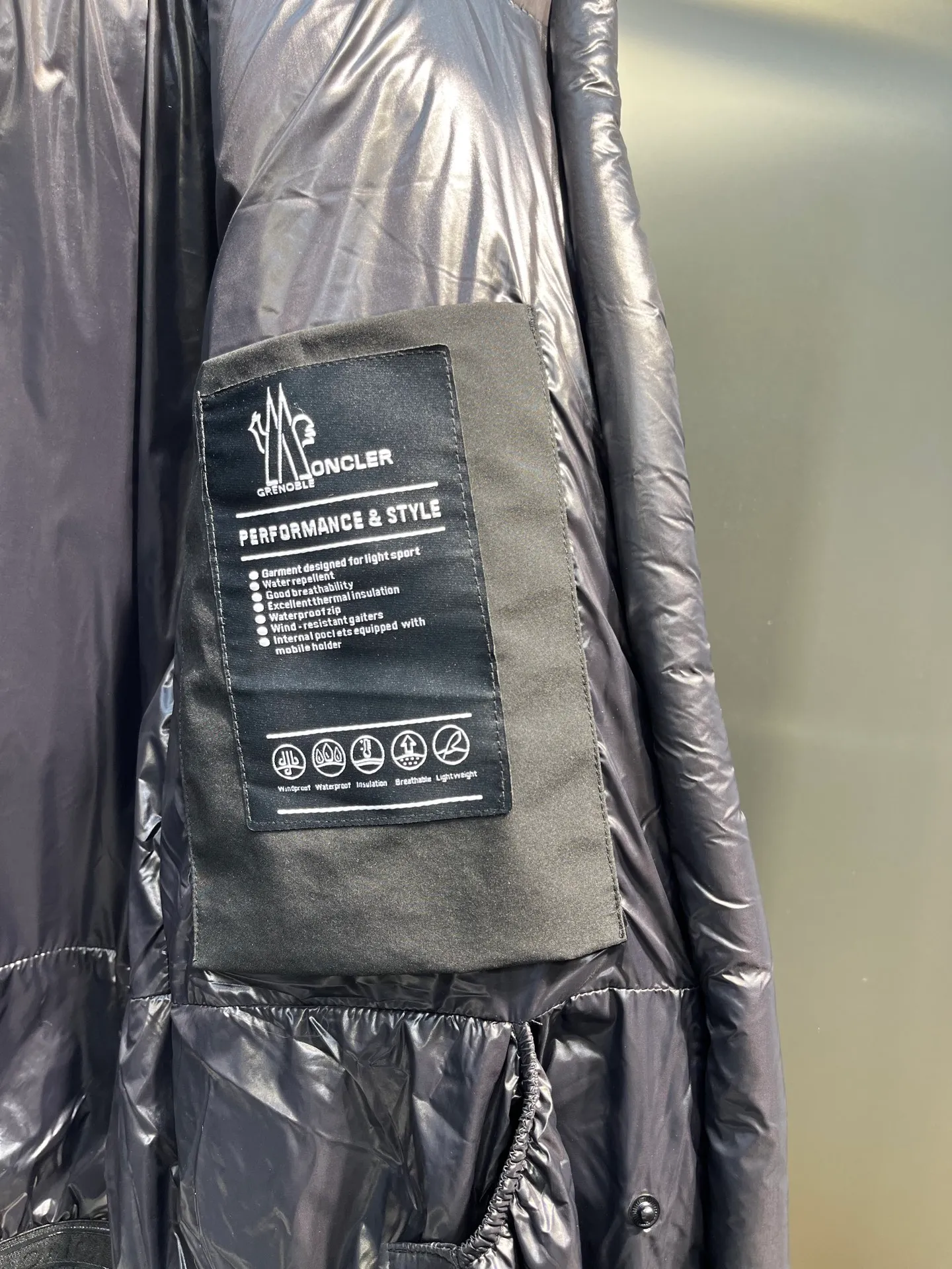 P1000 moncler🌟 2025 autumn and winter new down jacket. Original 1:1 customized hardware accessories, all imported and original customization. Welcome to compare at the counter. Absolutely high quality. Made of top 95 white duck down. Super soft. Full and fluffy. Super heavy work. Fabric workmanship and perfect pattern. Note⚠The fabric is super comfortable. Exclusive model. Non-market goods. Same size for men and women. Size: 12345