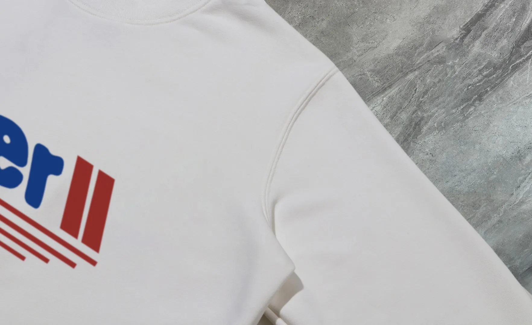 P210 High-version sweatshirt) [Long-term stock] 〖𝐌𝐎𝐍𝐂𝐋𝐄𝐑~Mask〗 Made of 440g heavy-weight fabric. It is different from the market currency. It can be matched with any variety and is properly handsome. 😎The whole dress is made of double waistcoats. The double waistcoats make the whole dress more three-dimensional. Not ordinary factories can do such fine work. 2025 Spring runway version of the T stage, on sale at the counter, round neck terry sweatshirt, high-end double-strand pure cotton, custom-made stretch ribs, dyed in the same vat, complete with three standards, matched with exquisite embroidered LOGO on the chest, simple and advanced, same style for men and women. Color: black, apricot, white, size: S M L XL 2XL