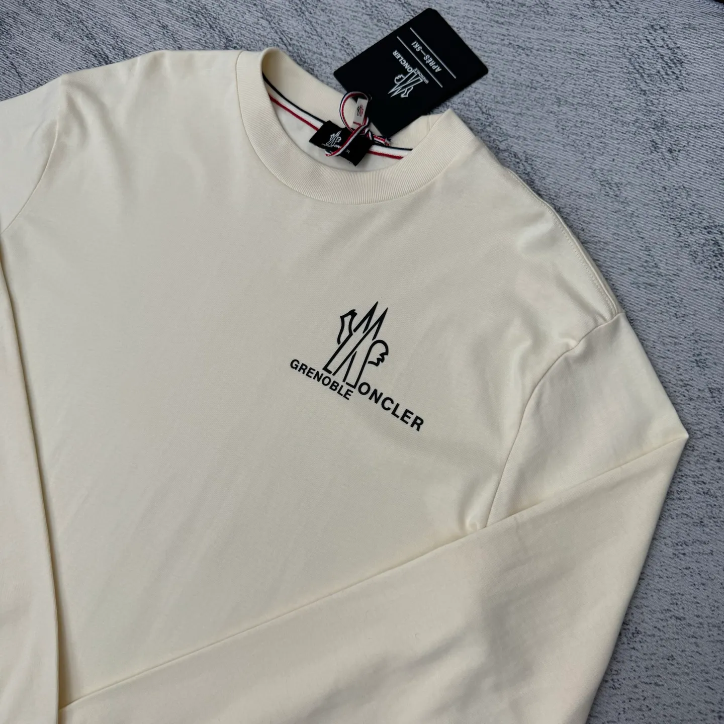 P370 MONCLER Covered round neck logo long-sleeved cotton T-shirt SIZE S/M/L/XL