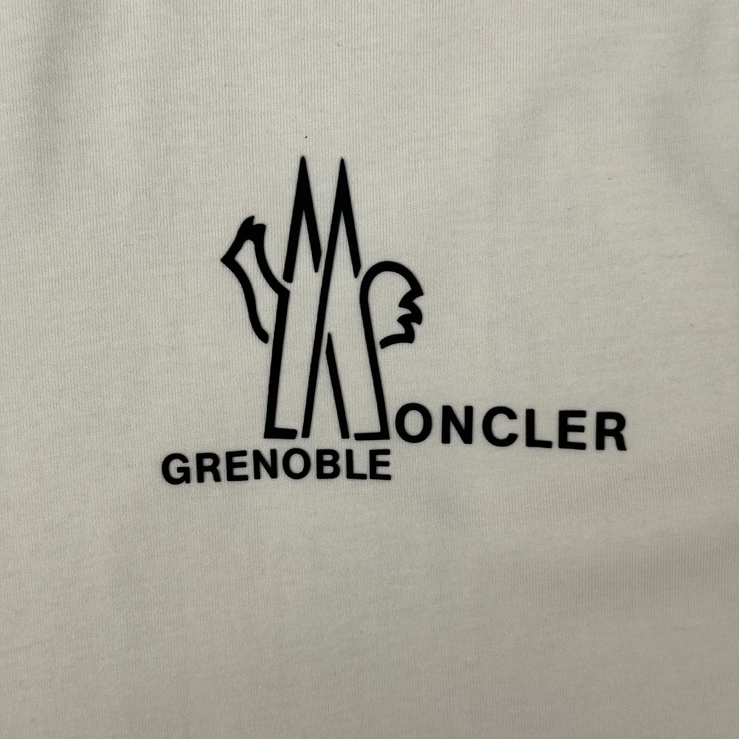 P370 MONCLER Covered round neck logo long-sleeved cotton T-shirt SIZE S/M/L/XL