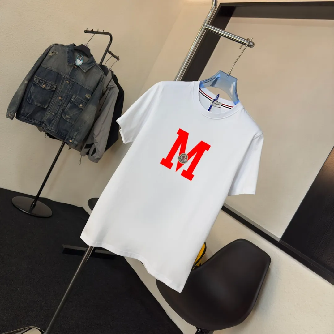 P140 Upgraded version "Mobile phone smart sensor ~ NFC chip armband ~ Direct access to the official website for anti-counterfeiting" "Moncler ~ Mouth Mouth" 2025 new high-quality round neck short-sleeved T-shirt. The cuffs have imported embroidered labels. Customized dyeing, very comfortable to touch. Super versatile and good-looking short-sleeved. Complete with three labels. Non-market ordinary version. Feel free to compare. Quality is absolutely guaranteed! ‼ First of all, this original fabric is all custom-woven with 32-count double yarn fabric, 250G, and the weight is the same‼ Fine workmanship, double waistcoat method, double waistcoat method, double waistcoat method makes the whole dress more three-dimensional, which is not a craft that ordinary T-shirts can achieve🤪 Size: S-M-L-XL-2XL Color: black, white, apricot, same style for men and women