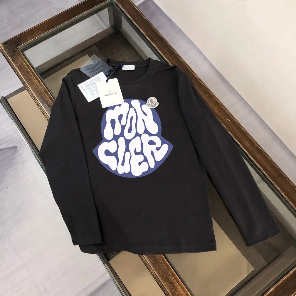P180, a non-off-the-shelf model, you can trust it. Moncler printed long-sleeved T-shirt, 240g breathable cotton fabric, very soft and comfortable texture, does not shrink, does not deform, does not ball), can be worn alone as a base layer. Original customized accessories, collar label, care mark, hangtag, packaging (perfect details) Color: White Black Size: XS S M L