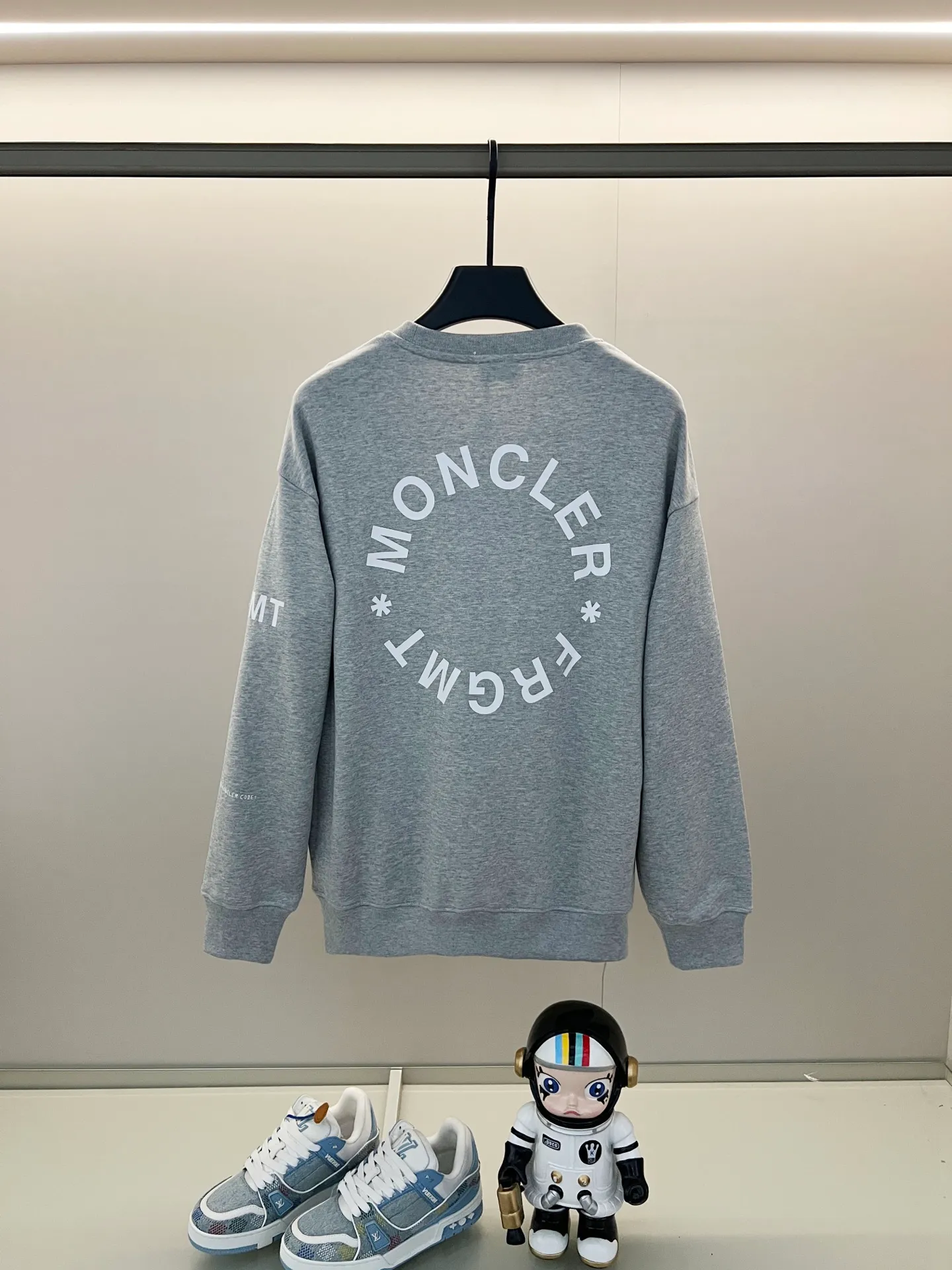 P220 MONCLER/Mask 420g pure cotton round neck sweatshirt, front and back printed letter LOGO logo, arm brand seal craftsmanship, official synchronization, high version, high quality, fashionable personality, versatile trend, pure original quality, original fabric, tag, collar label, washed wheat, complete three standards, color: black, white, gray. Size: XS-L