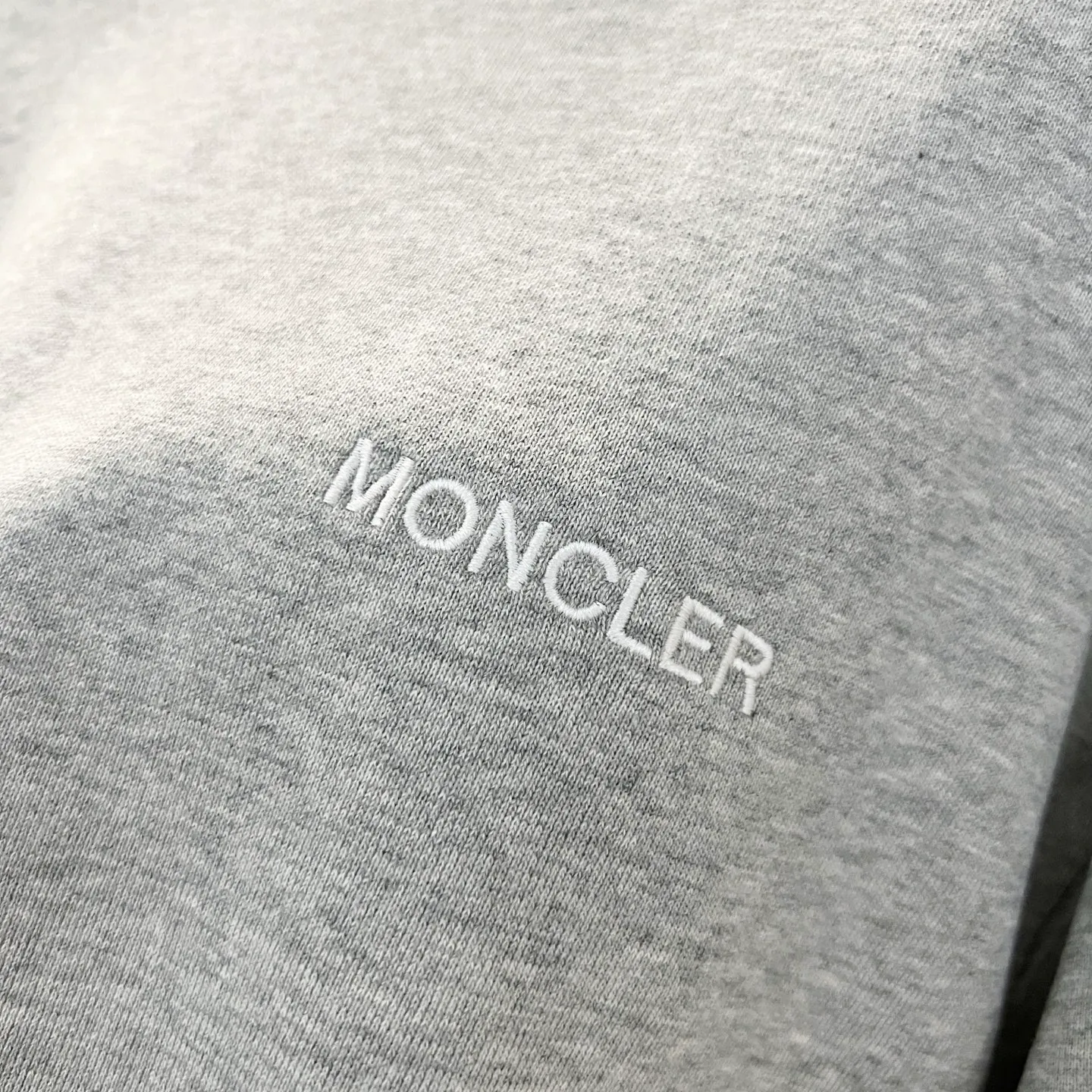 P220 MONCLER/Mask 420g pure cotton round neck sweatshirt, front and back printed letter LOGO logo, arm brand seal craftsmanship, official synchronization, high version, high quality, fashionable personality, versatile trend, pure original quality, original fabric, tag, collar label, washed wheat, complete three standards, color: black, white, gray. Size: XS-L