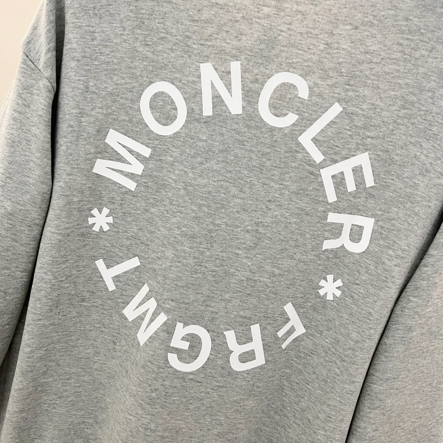 P220 MONCLER/Mask 420g pure cotton round neck sweatshirt, front and back printed letter LOGO logo, arm brand seal craftsmanship, official synchronization, high version, high quality, fashionable personality, versatile trend, pure original quality, original fabric, tag, collar label, washed wheat, complete three standards, color: black, white, gray. Size: XS-L