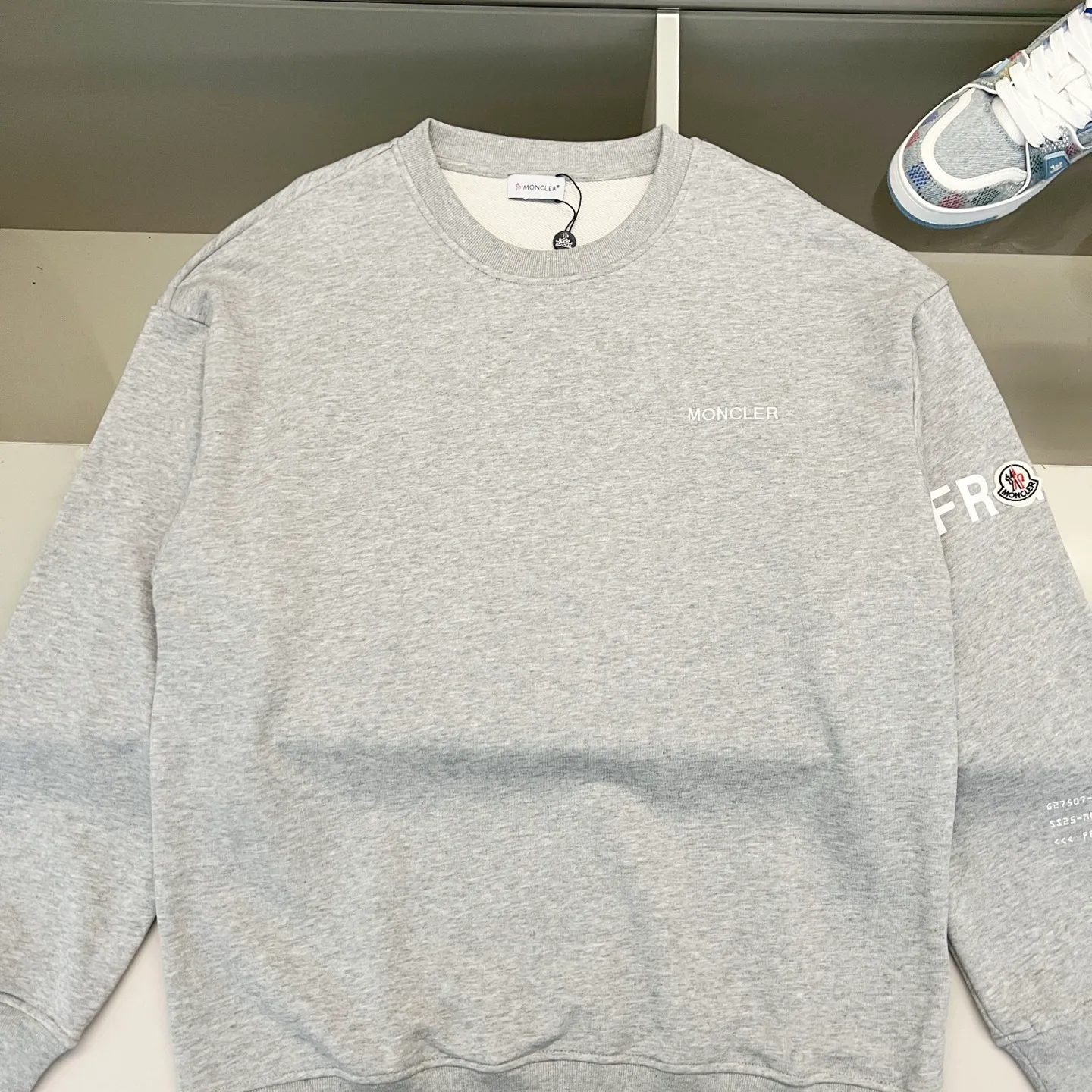 P220 MONCLER/Mask 420g pure cotton round neck sweatshirt, front and back printed letter LOGO logo, arm brand seal craftsmanship, official synchronization, high version, high quality, fashionable personality, versatile trend, pure original quality, original fabric, tag, collar label, washed wheat, complete three standards, color: black, white, gray. Size: XS-L