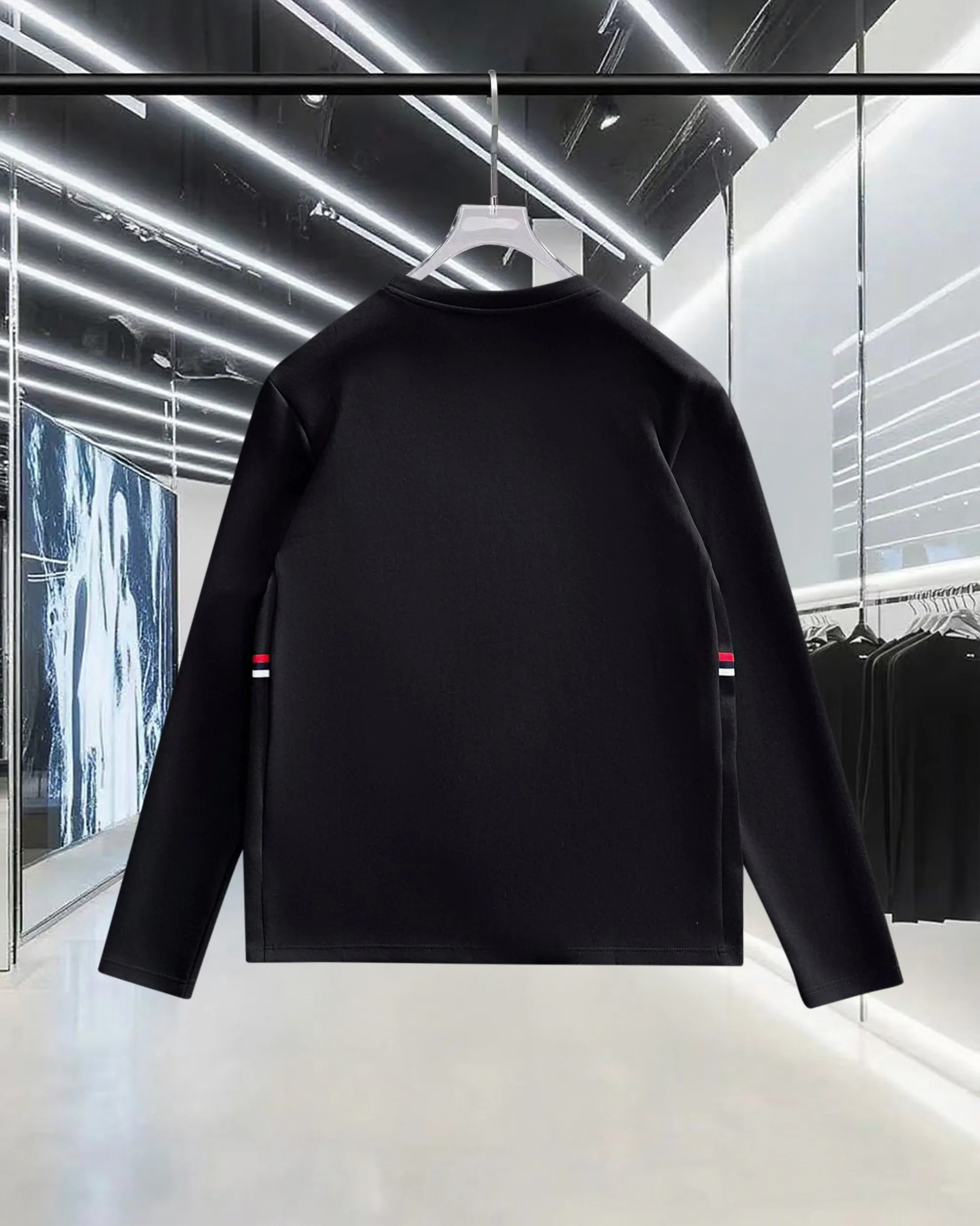 P220 MONCLER/Muzzle 2025Fw new autumn and winter style Logo letters on the chest Small color-blocking logo on the side Same style for men and women Pullover round neck long-sleeved T-shirt Brand classic Pure cotton fabric Official synchronization High version High quality Fashionable personality Versatile trend Pure original quality Original fabric Hang tag Collar label Washed wheat Complete three standards Color: Black. White. Size: M-3XL