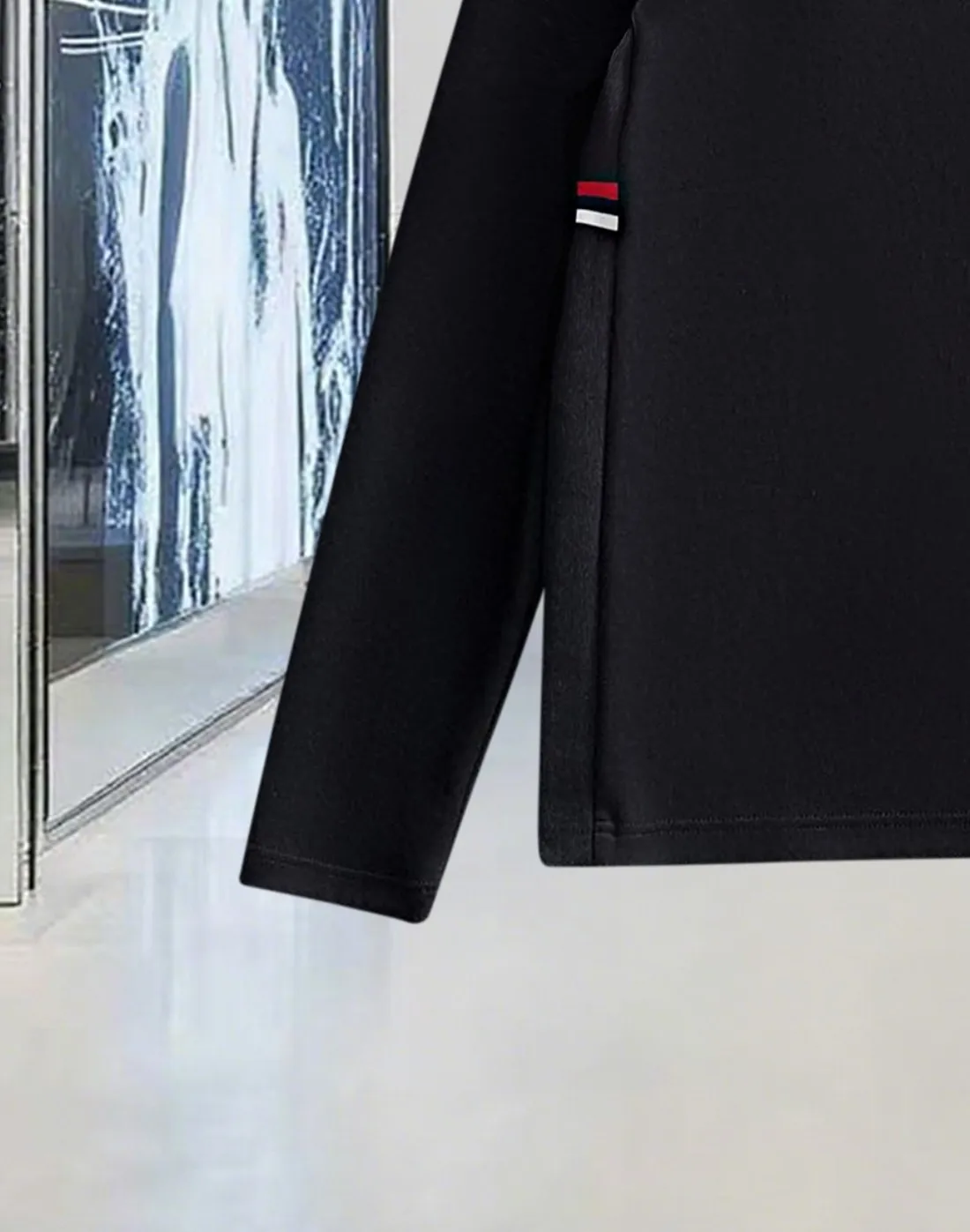 P220 MONCLER/Muzzle 2025Fw new autumn and winter style Logo letters on the chest Small color-blocking logo on the side Same style for men and women Pullover round neck long-sleeved T-shirt Brand classic Pure cotton fabric Official synchronization High version High quality Fashionable personality Versatile trend Pure original quality Original fabric Hang tag Collar label Washed wheat Complete three standards Color: Black. White. Size: M-3XL