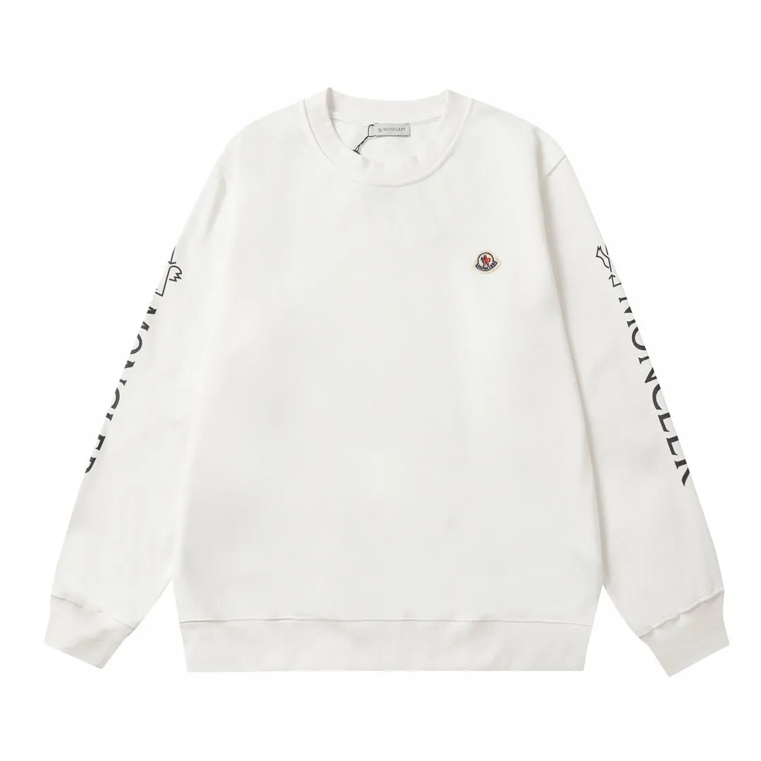 P210 Style number: 862 〈MONCLER〉The price of the MONCLER printed round-neck sweatshirt is actually quite advantageous. Those who have been to the counters should know that the price of the MONCLER is not much cheaper than Gucci Burberry. It is just relatively low-key and unwilling to hype. It is a picture that you want to buy or not. The aloof existence... ✅460 grams of 100% pure cotton woolen fabric. The OS version is too large. ✅Combined with the original high-weight double yarn thread. ✅Correct three-needle and five-thread technology. Chain hem Color: Black White Size S M L