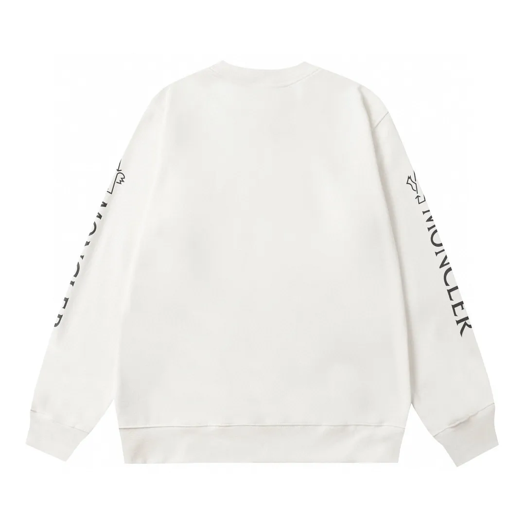 P210 Style number: 862 〈MONCLER〉The price of the MONCLER printed round-neck sweatshirt is actually quite advantageous. Those who have been to the counters should know that the price of the MONCLER is not much cheaper than Gucci Burberry. It is just relatively low-key and unwilling to hype. It is a picture that you want to buy or not. The aloof existence... ✅460 grams of 100% pure cotton woolen fabric. The OS version is too large. ✅Combined with the original high-weight double yarn thread. ✅Correct three-needle and five-thread technology. Chain hem Color: Black White Size S M L