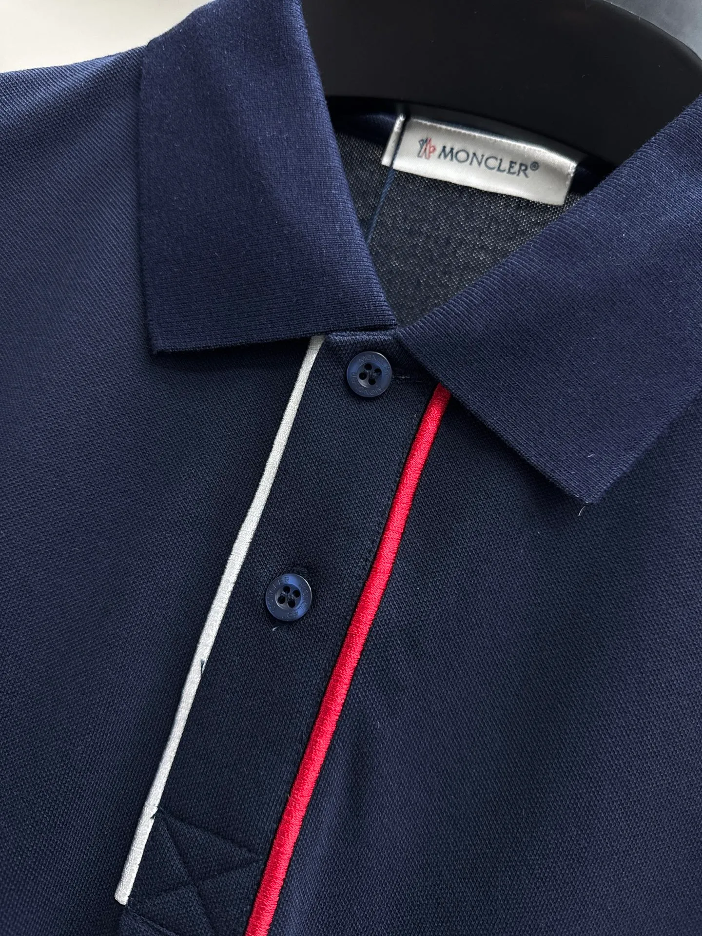 P250 moncler🌟New spring and summer men's short-sleeved Polo shirt, the brand's latest design elements! It’s neither monotonous nor complicated, just the right amount to show off your taste! Customer-supplied top-quality customized pique cotton fabrics! Comfortable, sweat-absorbent and breathable are not a problem at all. The unique luxury feel of the fabric presents a simple and elegant temperament! Letter logo embroidery design on the chest! Full three-dimensional! Standard cutting design! Every detail is in sync with high-end fashion. 🐒🐒Size: M-3XL