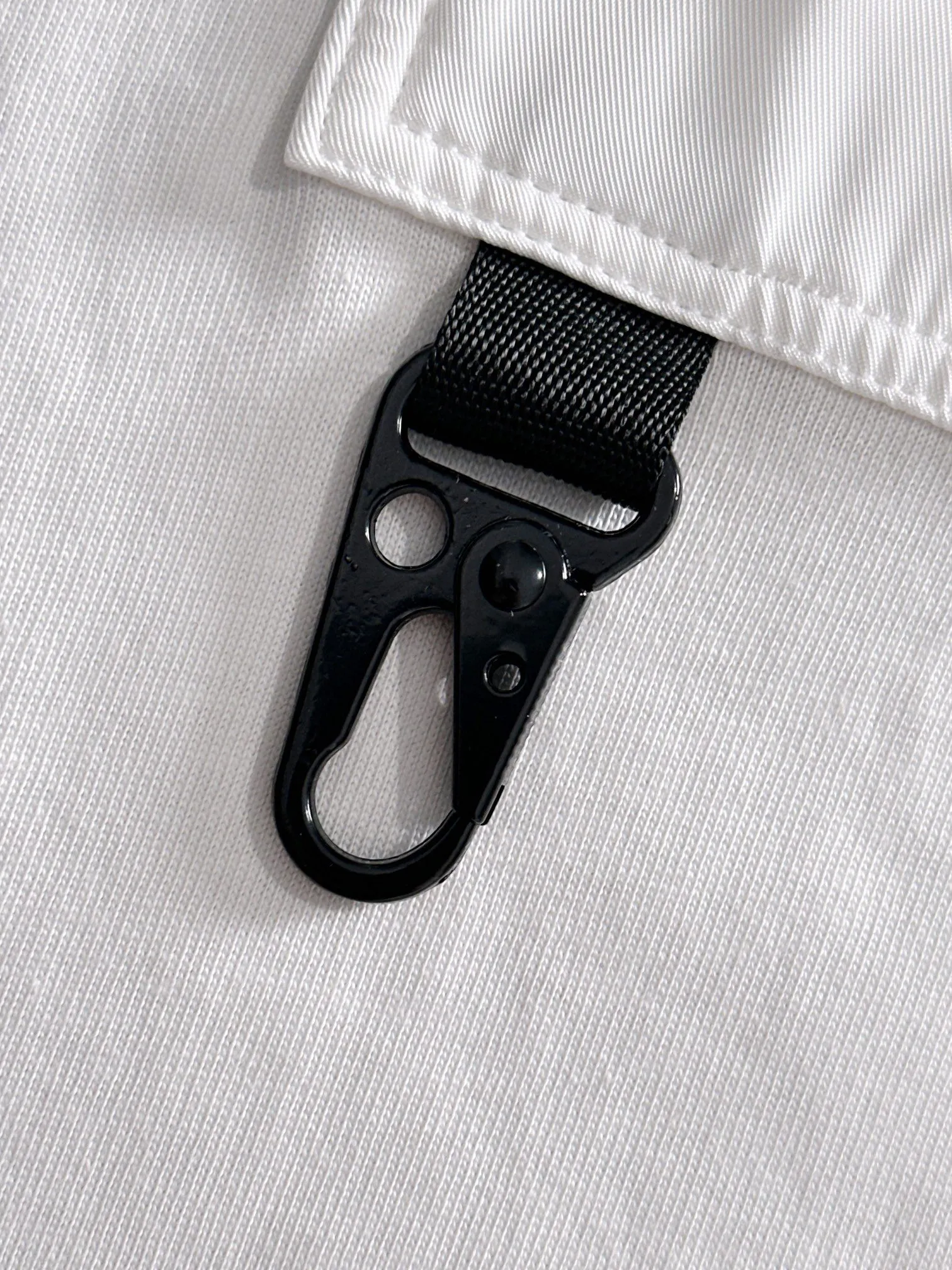 P190 MONCLER/muzzle Woven pocket splicing process Customized small logo Same style for men and women Pullover round neck long-sleeved T-shirt Brand classic Pure cotton fabric 2025ss official synchronization High version High quality Fashion personality Versatile trend Pure original quality Original fabric Hang tag Collar label Washed wheat Complete three labels Color: Black. White. Size: XS S M L