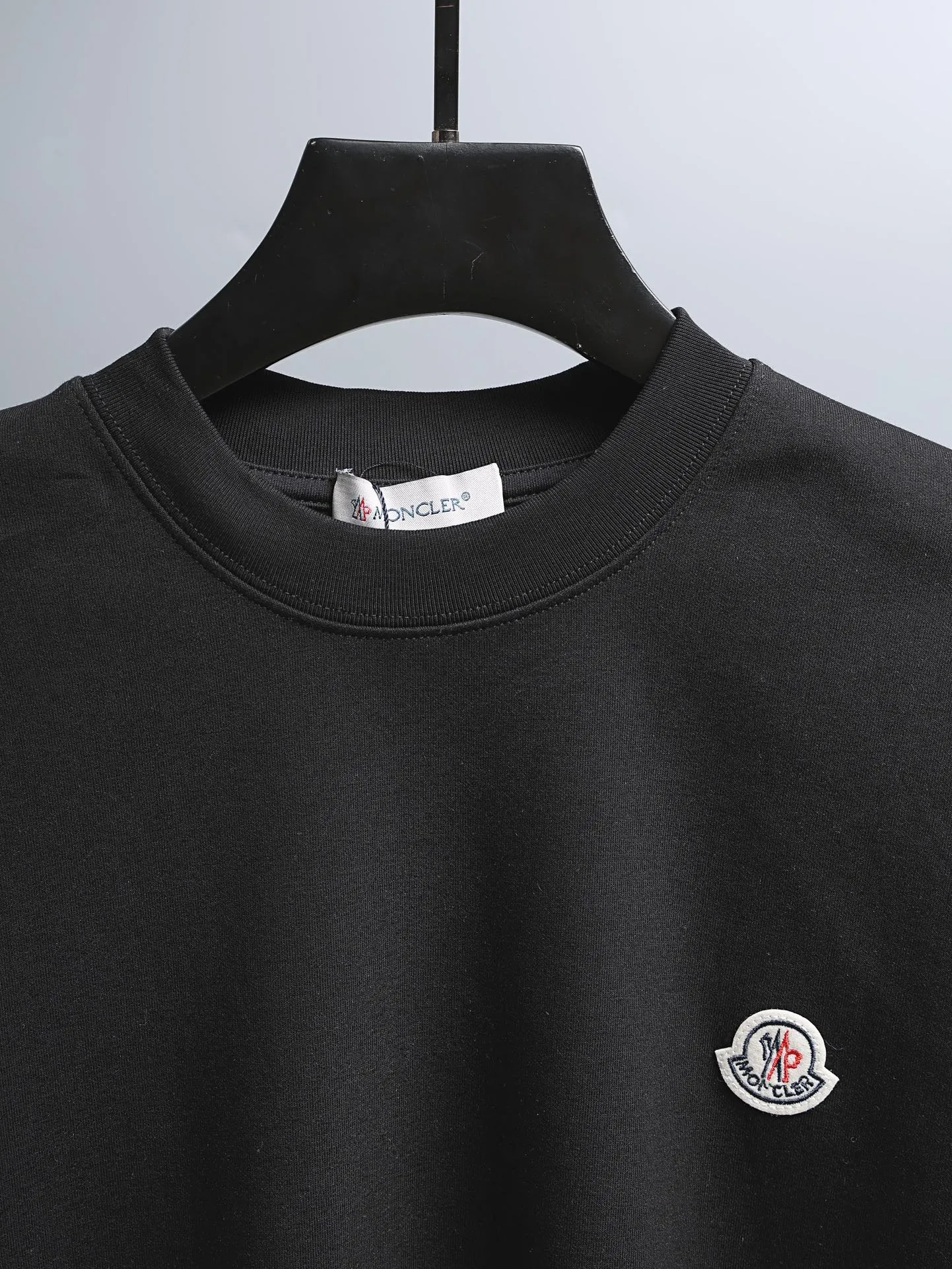 P190 MONCLER muzzle* 2꯭0꯭2꯭5 new autumn and winter style ❤️ original ⌚️ high version muzzle fabric is made of 320 grams of high-density modal long-staple cotton. It does not deform or shrink. Process introduction: double thread movement. Use small label embroidery on the chest🪡, and precision rope embroidery on the back. Color: black SIZE: M-3XL