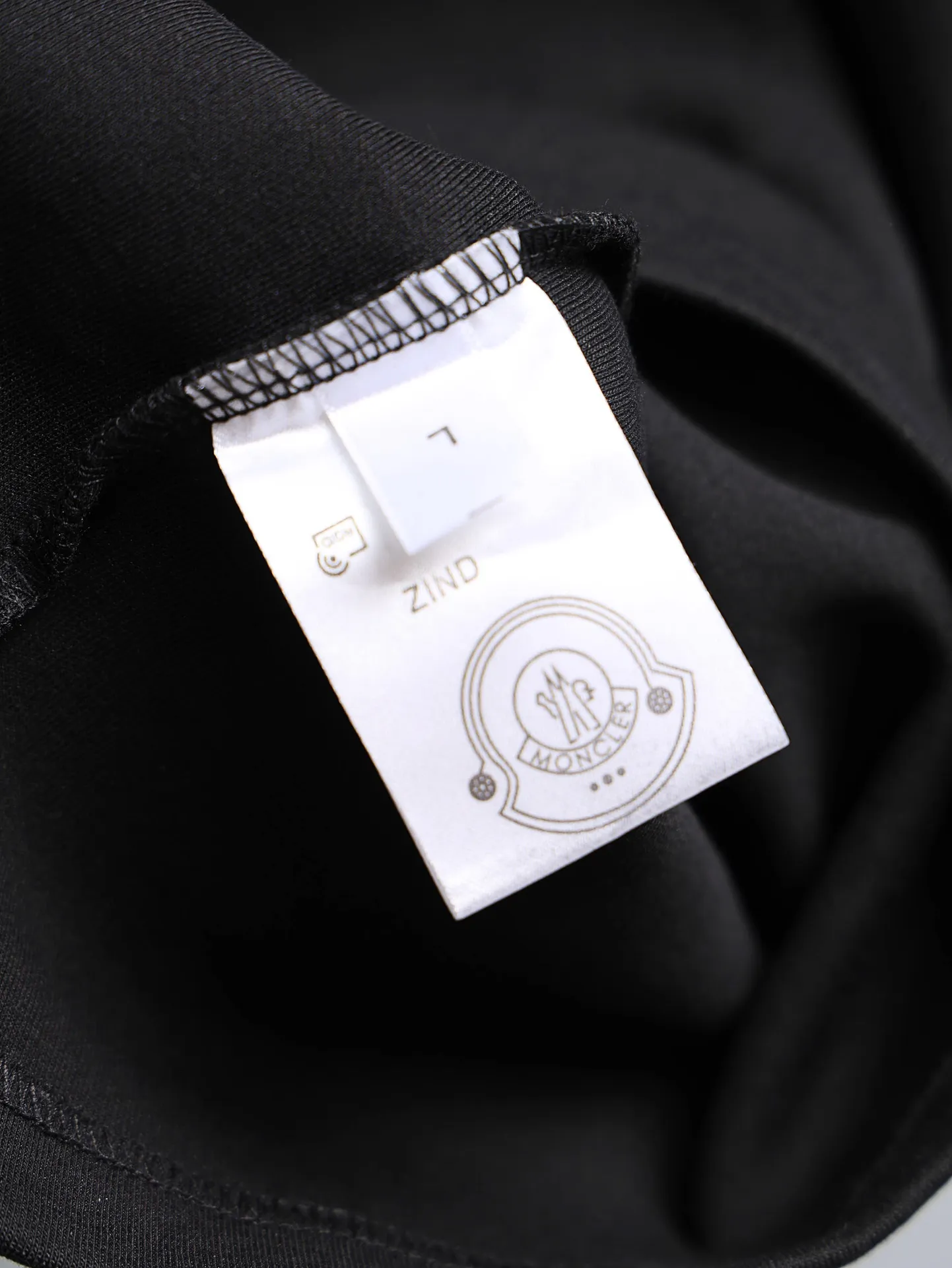 P190 MONCLER muzzle* 2꯭0꯭2꯭5 new autumn and winter style ❤️ original ⌚️ high version muzzle fabric is made of 320 grams of high-density modal long-staple cotton. It does not deform or shrink. Process introduction: double thread movement. Use small label embroidery on the chest🪡, and precision rope embroidery on the back. Color: black SIZE: M-3XL