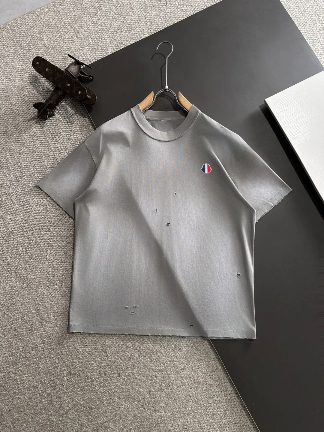 Next day shipping P460 MONCLER/Mongolian high quality 2025 spring and summer new casual heavy industry suit exclusively developed by yb! High quality production! Imported custom-made fabrics for foreign orders, with high breathability and comfort, impeccable details, brand element design concept, delicate and soft feel! It presents a casual cut and the upper body shape is great! On sale simultaneously on the official website! From a high-end men's positioning brand, the low-key luxury taste is irresistible! Exquisite workmanship and impeccable quality! The overall style is simple, fashionable and timeless, fully meeting the requirements of stylish and tasteful dressing! Size: S-XXL