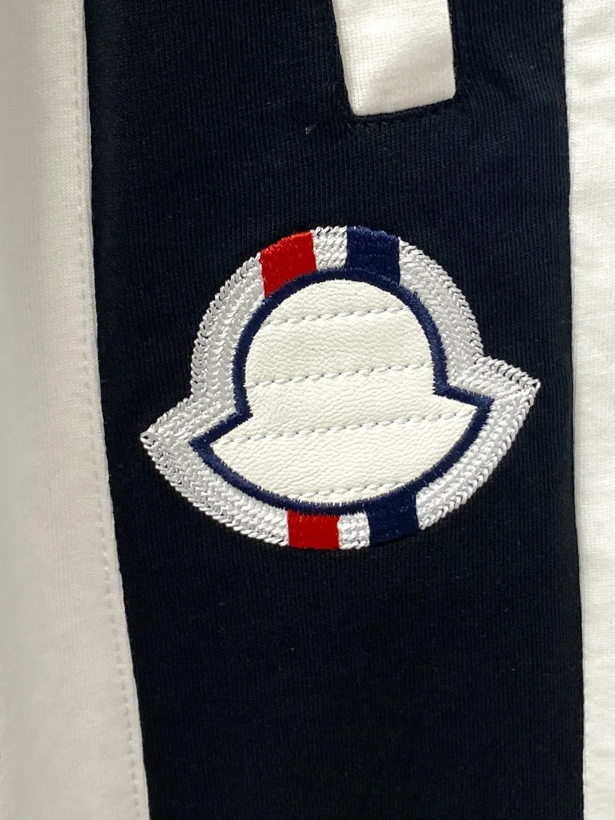 P570 Brand [MONCLER Mouth Covered] 2025 round neck short-sleeved shorts suit. The upper body of pure cotton fabric will not be stuffy. The smooth and comfortable skin-friendly effect is more breathable. The fabric has its own texture. Classic logo technology. A new interpretation from a unique angle. Fashionable and versatile choice! Size: M-3XL (maximum wear: 190 pounds)