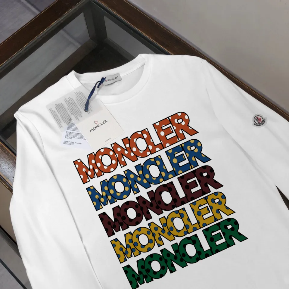 P180, a non-off-the-shelf model, you can trust it. Moncler printed long-sleeved T-shirt, 240g breathable cotton fabric, very soft and comfortable texture, does not shrink, does not deform, does not ball), can be worn alone as a base layer. Original customized accessories, collar label, care mark, hangtag, packaging (perfect details) Color: White Black Size: XS S M L