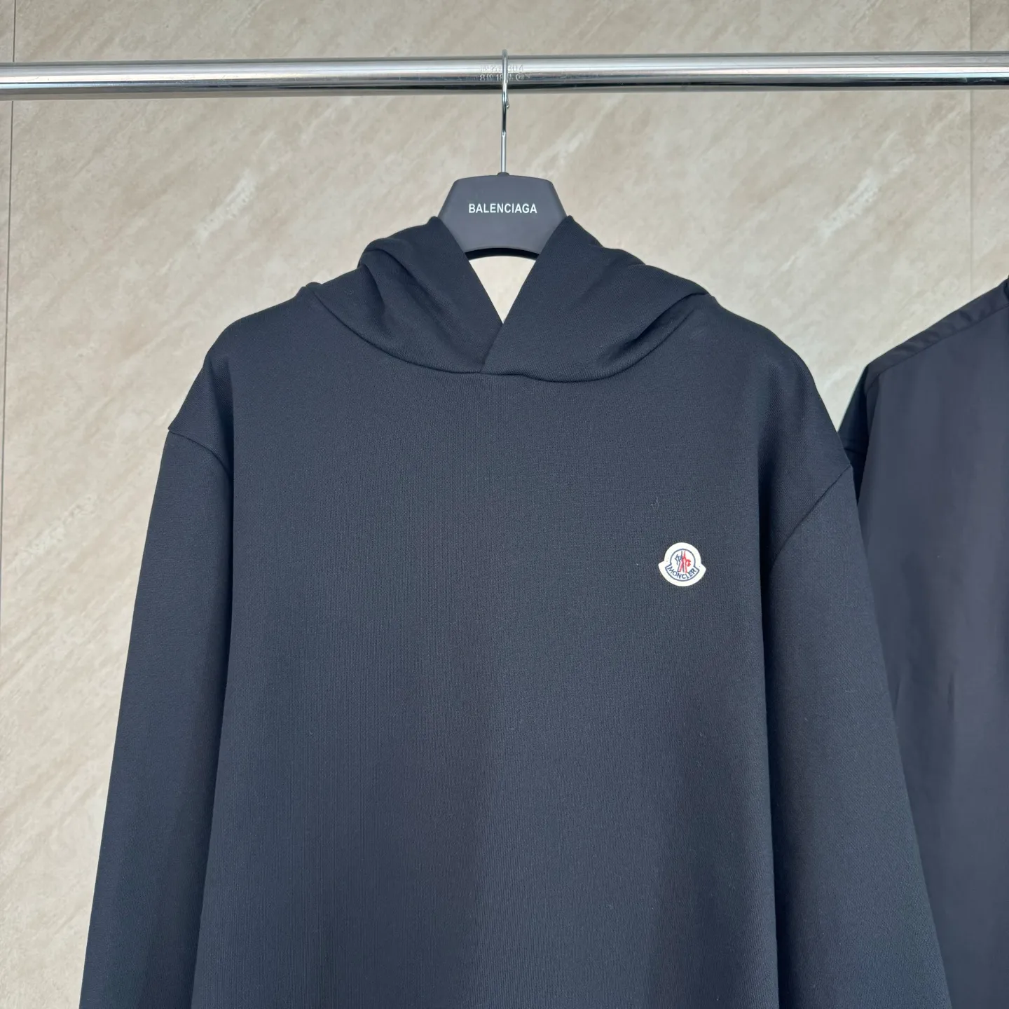 P390 MONCLER 25SS solid color logo patch hooded pullover long-sleeved sweatshirt size s m l xl