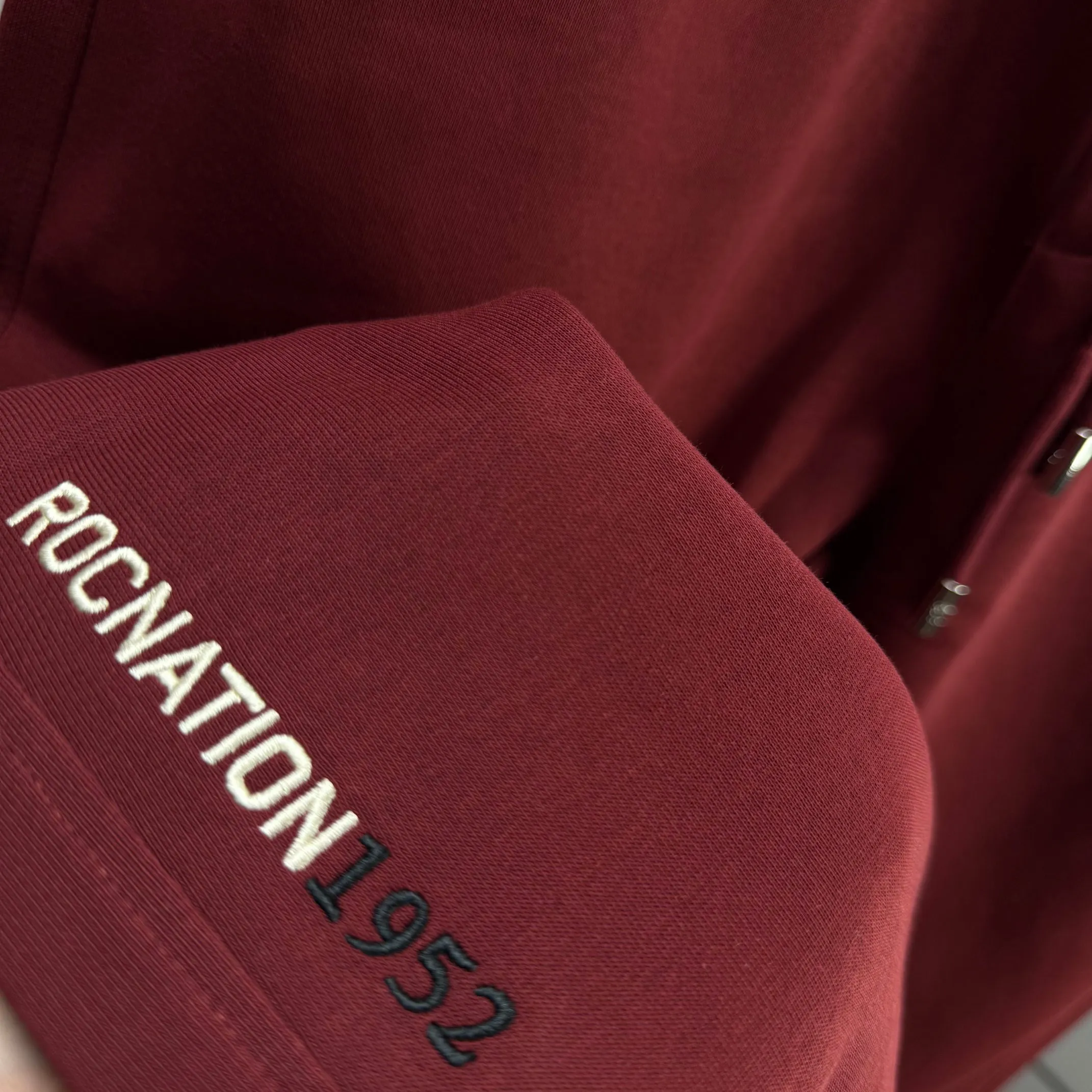 P310 MONCLER* 2025 Autumn new embroidered classic woolen leggings casual sweatpants, same style for men and women. The fabric is made of 380g high-density double-sided Chinese custom fabric. It does not deform or shrink. The three-dimensional drape is amazing. Color: Black Anchor Red Size: M-XXXL