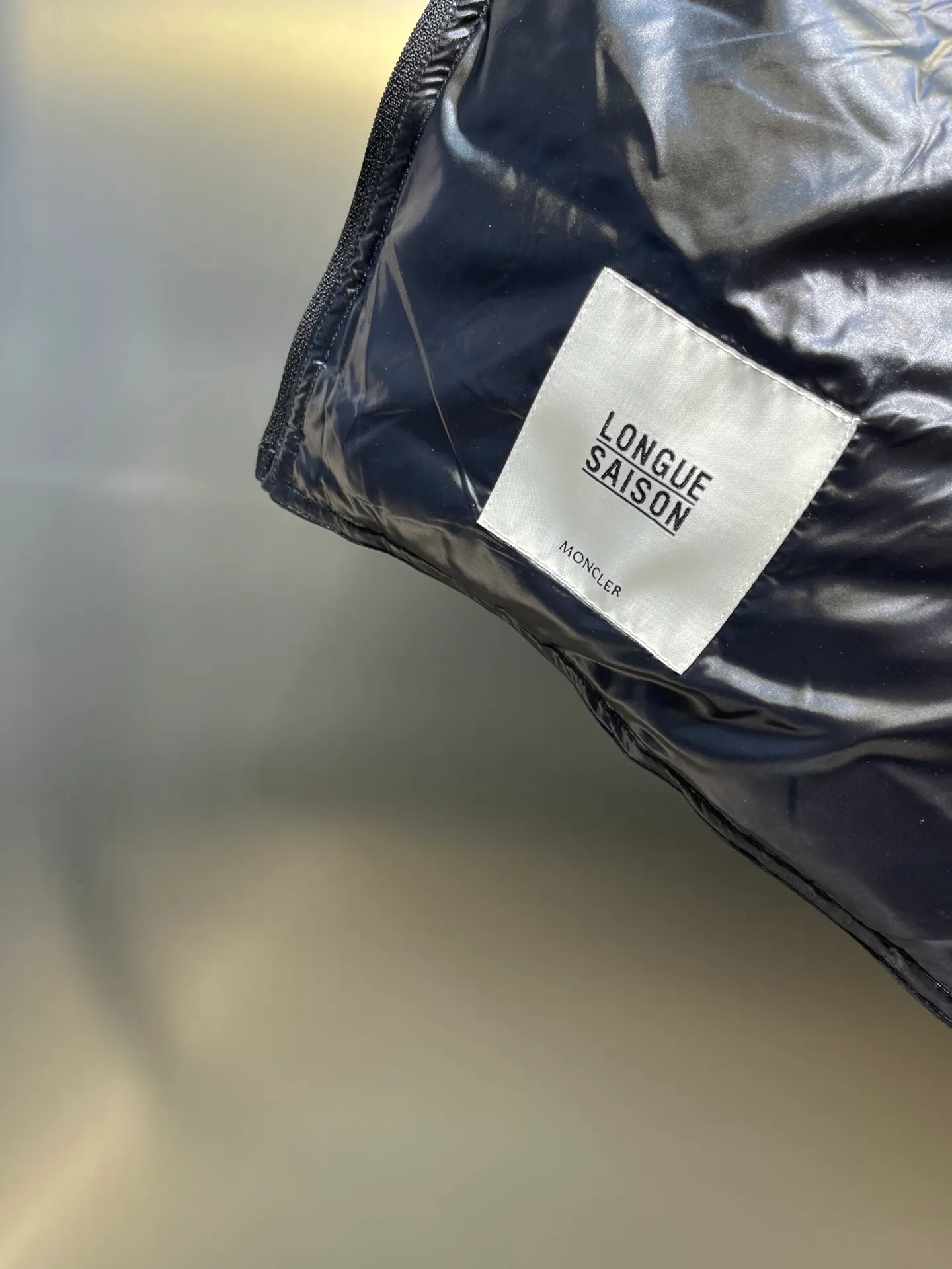 P600 moncler 🌟Classic and lightweight vest. Upgraded new down vest. This vest is made of the iconic imported gallbladder-free and velvet-proof nylon. The classic small seams make it stand out and provide excellent protection and warmth. The two-way zipper fly is equipped with a Moner logo-shaped puller. All the details and workmanship can instantly beat all the products on the market! What a sense of detail! ! Fried chicken stick with upper body effect!  Size: 123456