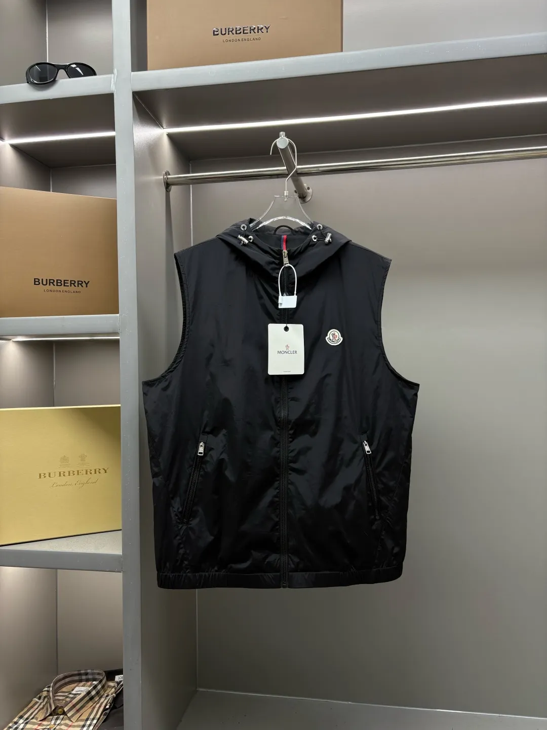 P490 Moncler Mouth New Letter Thin Cotton Vest Original Fabric Original Accessories Official Same Model Used Imported Polyester Fabric, Customized Same-tank Dyed Fabric Very Comfortable and Smooth to the Hand Very Wide and Stylish It Will Not Deform After Long-term Wear Produced by a First-line Brand Factory The Label Is Full and Textured The Latest Autumn and Winter Style Fashionable and Personalized Super Versatile and Good-looking One Very Suitable for Men and Women A Must-Have Style Color: Black Sapphire Blue Size: L-4XL