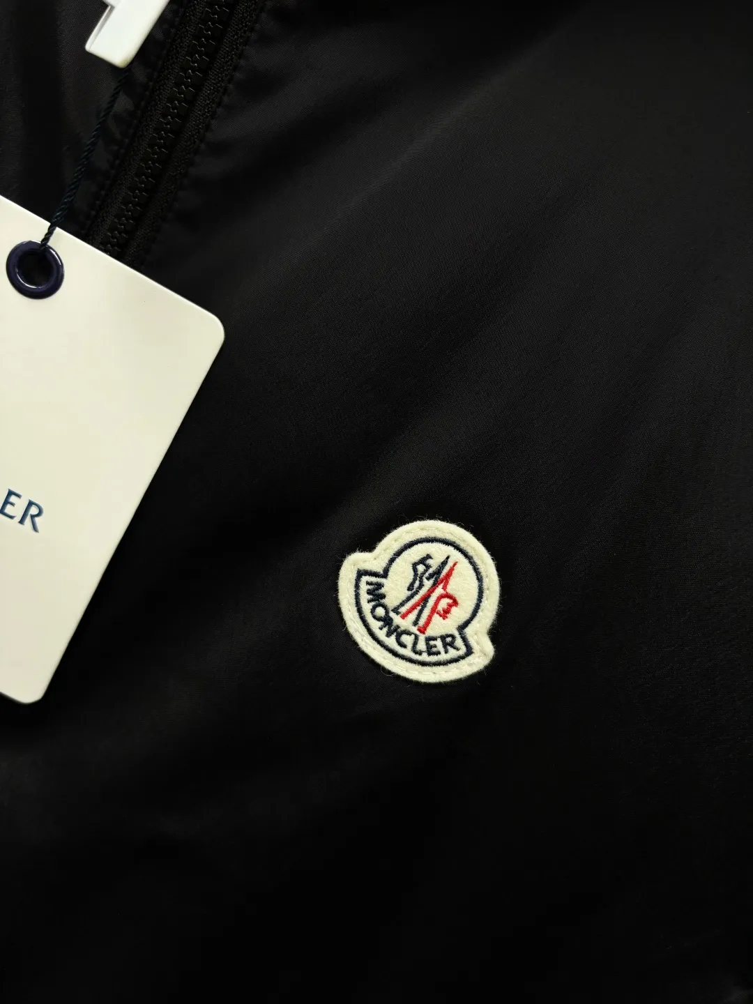 P490 Moncler Mouth New Letter Thin Cotton Vest Original Fabric Original Accessories Official Same Model Used Imported Polyester Fabric, Customized Same-tank Dyed Fabric Very Comfortable and Smooth to the Hand Very Wide and Stylish It Will Not Deform After Long-term Wear Produced by a First-line Brand Factory The Label Is Full and Textured The Latest Autumn and Winter Style Fashionable and Personalized Super Versatile and Good-looking One Very Suitable for Men and Women A Must-Have Style Color: Black Sapphire Blue Size: L-4XL