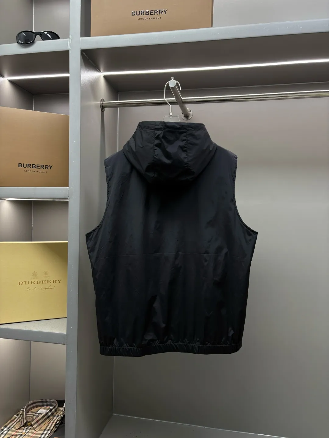 P490 Moncler Mouth New Letter Thin Cotton Vest Original Fabric Original Accessories Official Same Model Used Imported Polyester Fabric, Customized Same-tank Dyed Fabric Very Comfortable and Smooth to the Hand Very Wide and Stylish It Will Not Deform After Long-term Wear Produced by a First-line Brand Factory The Label Is Full and Textured The Latest Autumn and Winter Style Fashionable and Personalized Super Versatile and Good-looking One Very Suitable for Men and Women A Must-Have Style Color: Black Sapphire Blue Size: L-4XL