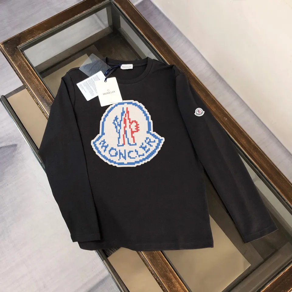 P180, a non-off-the-shelf model, you can trust it. Moncler printed long-sleeved T-shirt, 240g breathable cotton fabric, very soft and comfortable texture, does not shrink, does not deform, does not ball), can be worn alone as a base layer. Original customized accessories, collar label, care mark, hangtag, packaging (perfect details) Color: White Black Size: XS S M L