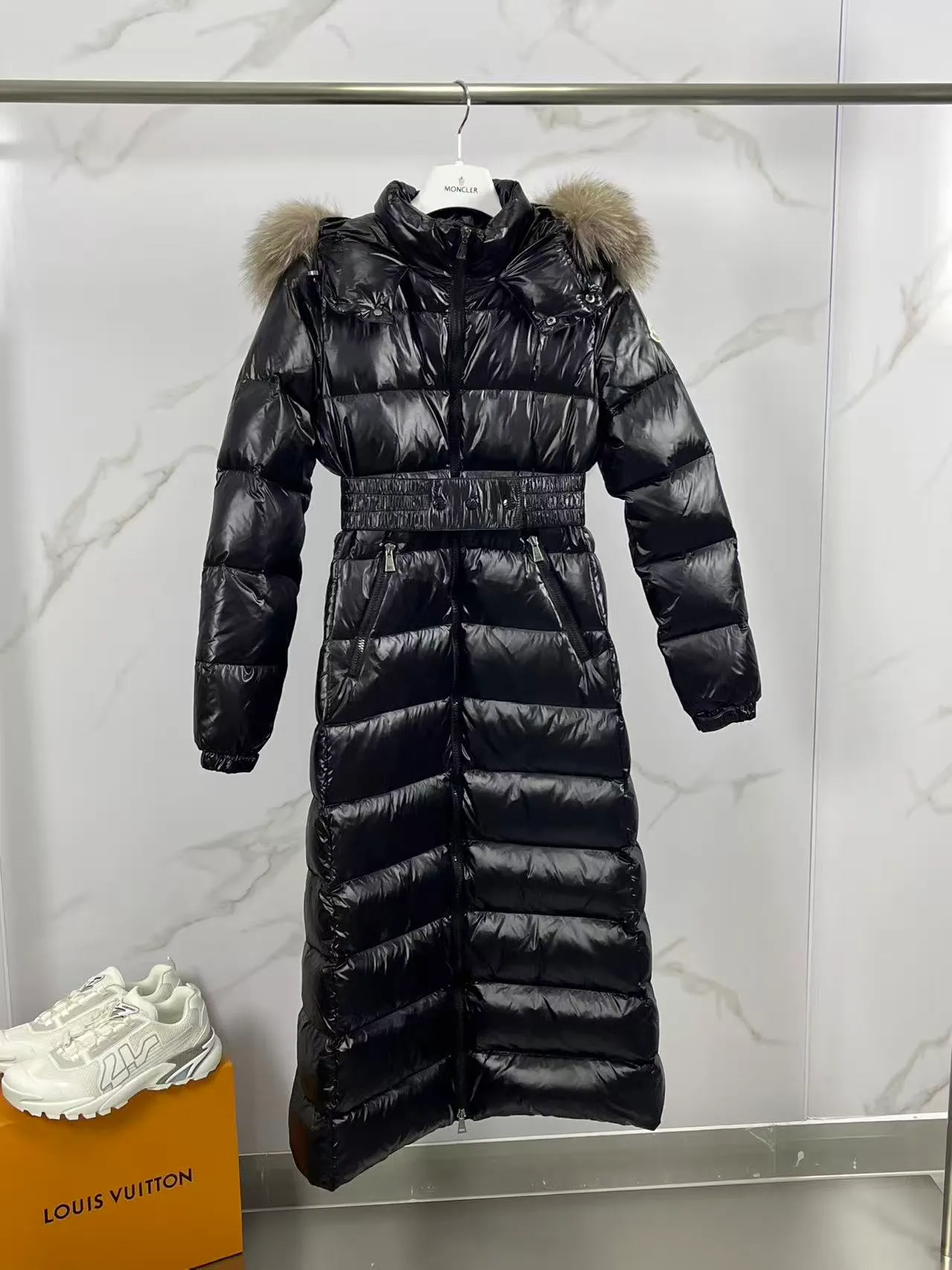 P980 🆕❤️2️⃣0️⃣2️⃣5️⃣This is the perfect version of a muzzle down jacket!!! It gives you enough warmth from head to toe🦶. The most annoying thing is that it is also slim. It also uses the classic glossy material of the muzzle. All of this will definitely create a new generation of muzzle hits!!! Please remember its name Hudson...Such a hit style will be made all over the world. What we can do is give you authentic products from our counters... No matter from the filling degree of the down, the color of the fabric, the glossiness of the fox fur, or the fineness of the hardware, we support you with unconditional comparison... ⚠️Thank you🙏 Mengkou's constantly upgraded anti-counterfeiting technology makes authentic down jackets stand out in minutes... NFC anti-counterfeiting technology. If you have an Android phone with NFC function, hurry up and experience it after receiving the goods. The latest anti-counterfeiting technology... ⚠️Silver fox fur collar Each silver fox fur collar is imported from Finland. They are unique. Many people say that the feel is different. Dear, that is because every fox is different. Just like each of our furs is different, it is the same. If all have the same softness, it is artificial processing... ⚠️Goose down filling 95 European standard goose down filling. Real top goose down. The softness and warmth are unparalleled. The entire dress is 100% goose down filling. After receiving the goods, you can touch it with your hands and feel that there are no impurities and softness. This is the most intuitive feeling... ⚠️ Comes standard with a muzzle dust bag. It is perfect for gifting and wearing. The latest moncler HUDSON silver fox extra long down jacket. If you like it, don’t miss it... This is a perfect version of the mousse down jacket! All this will definitely create a new generation of Mengkou's hot style!!! Please remember its name Hudson... Such hot style will be made all over the world. What we can do is to give you authentic products at the counter... No matter from the filling degree of the down, the color of the fabric, the gloss of the fox fur, the fineness of the hardware, we support you with unconditional comparison... ⚠️Thank you🙏 Mengkou's constantly upgraded anti-counterfeiting technology makes authentic down jackets stand out in minutes... NFC anti-counterfeiting technology, everyone has an Android phone It also comes with NFC function. Hurry up and experience it after receiving the goods. The latest anti-counterfeiting technology...⚠️Silver fox fur collar. Each silver fox fur collar is imported from Finland. It is unique. Many people say that the feel is different. Dear, that is because every fox is different. Just like each of us, the fur is also different. If it is all the same softness, it is artificial processing...⚠️Goose down filling. 95 European standard goose down filling. Real top goose down. The softness and warmth are unparalleled. The whole piece of clothing is filled with 100% goose down. When you receive it, you can touch it with your hands and feel it. There are no impurities and it is soft. This is the most intuitive feeling... ⚠️ Comes standard with a dust bag. It is perfect for gifting and wearing. The latest moncler HUDSON silver fox extra long down jacket. If you like it, don’t miss it... Color: black, size: 1234