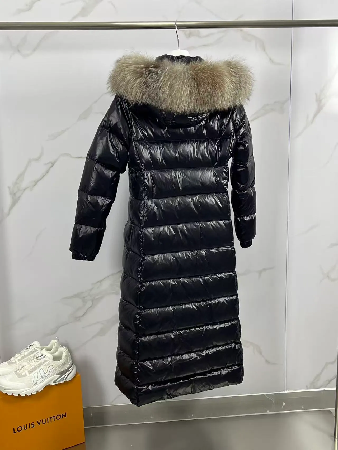 P980 🆕❤️2️⃣0️⃣2️⃣5️⃣This is the perfect version of a muzzle down jacket!!! It gives you enough warmth from head to toe🦶. The most annoying thing is that it is also slim. It also uses the classic glossy material of the muzzle. All of this will definitely create a new generation of muzzle hits!!! Please remember its name Hudson...Such a hit style will be made all over the world. What we can do is give you authentic products from our counters... No matter from the filling degree of the down, the color of the fabric, the glossiness of the fox fur, or the fineness of the hardware, we support you with unconditional comparison... ⚠️Thank you🙏 Mengkou's constantly upgraded anti-counterfeiting technology makes authentic down jackets stand out in minutes... NFC anti-counterfeiting technology. If you have an Android phone with NFC function, hurry up and experience it after receiving the goods. The latest anti-counterfeiting technology... ⚠️Silver fox fur collar Each silver fox fur collar is imported from Finland. They are unique. Many people say that the feel is different. Dear, that is because every fox is different. Just like each of our furs is different, it is the same. If all have the same softness, it is artificial processing... ⚠️Goose down filling 95 European standard goose down filling. Real top goose down. The softness and warmth are unparalleled. The entire dress is 100% goose down filling. After receiving the goods, you can touch it with your hands and feel that there are no impurities and softness. This is the most intuitive feeling... ⚠️ Comes standard with a muzzle dust bag. It is perfect for gifting and wearing. The latest moncler HUDSON silver fox extra long down jacket. If you like it, don’t miss it... This is a perfect version of the mousse down jacket! All this will definitely create a new generation of Mengkou's hot style!!! Please remember its name Hudson... Such hot style will be made all over the world. What we can do is to give you authentic products at the counter... No matter from the filling degree of the down, the color of the fabric, the gloss of the fox fur, the fineness of the hardware, we support you with unconditional comparison... ⚠️Thank you🙏 Mengkou's constantly upgraded anti-counterfeiting technology makes authentic down jackets stand out in minutes... NFC anti-counterfeiting technology, everyone has an Android phone It also comes with NFC function. Hurry up and experience it after receiving the goods. The latest anti-counterfeiting technology...⚠️Silver fox fur collar. Each silver fox fur collar is imported from Finland. It is unique. Many people say that the feel is different. Dear, that is because every fox is different. Just like each of us, the fur is also different. If it is all the same softness, it is artificial processing...⚠️Goose down filling. 95 European standard goose down filling. Real top goose down. The softness and warmth are unparalleled. The whole piece of clothing is filled with 100% goose down. When you receive it, you can touch it with your hands and feel it. There are no impurities and it is soft. This is the most intuitive feeling... ⚠️ Comes standard with a dust bag. It is perfect for gifting and wearing. The latest moncler HUDSON silver fox extra long down jacket. If you like it, don’t miss it... Color: black, size: 1234